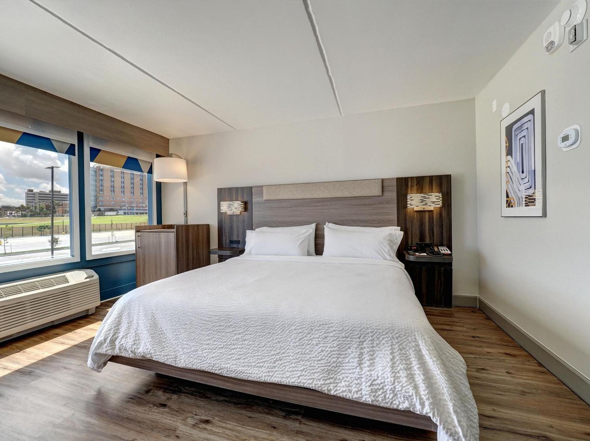 Holiday Inn Express Corpus Christi - Beachfront by IHG photo 85