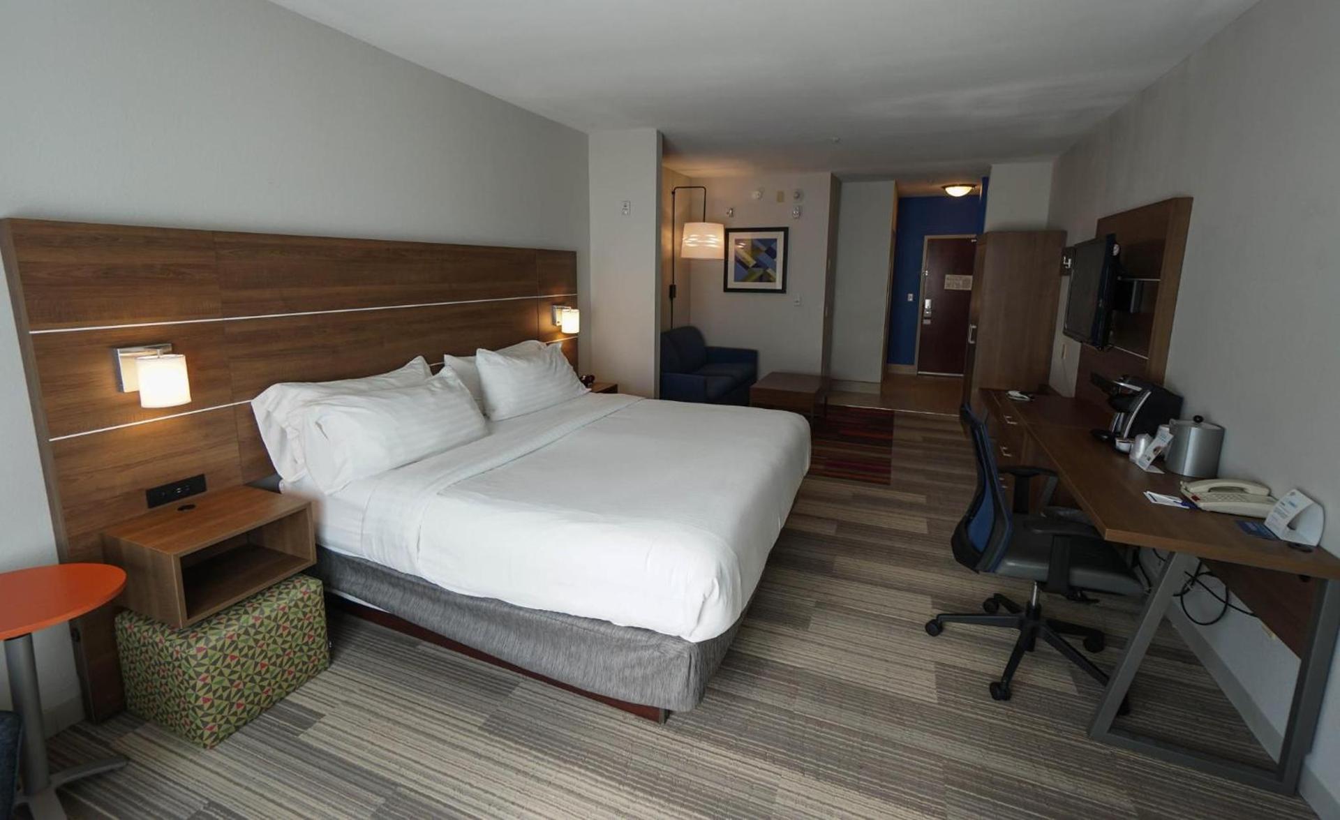 Holiday Inn Express Hotel & Suites Savannah Midtown by IHG photo 64