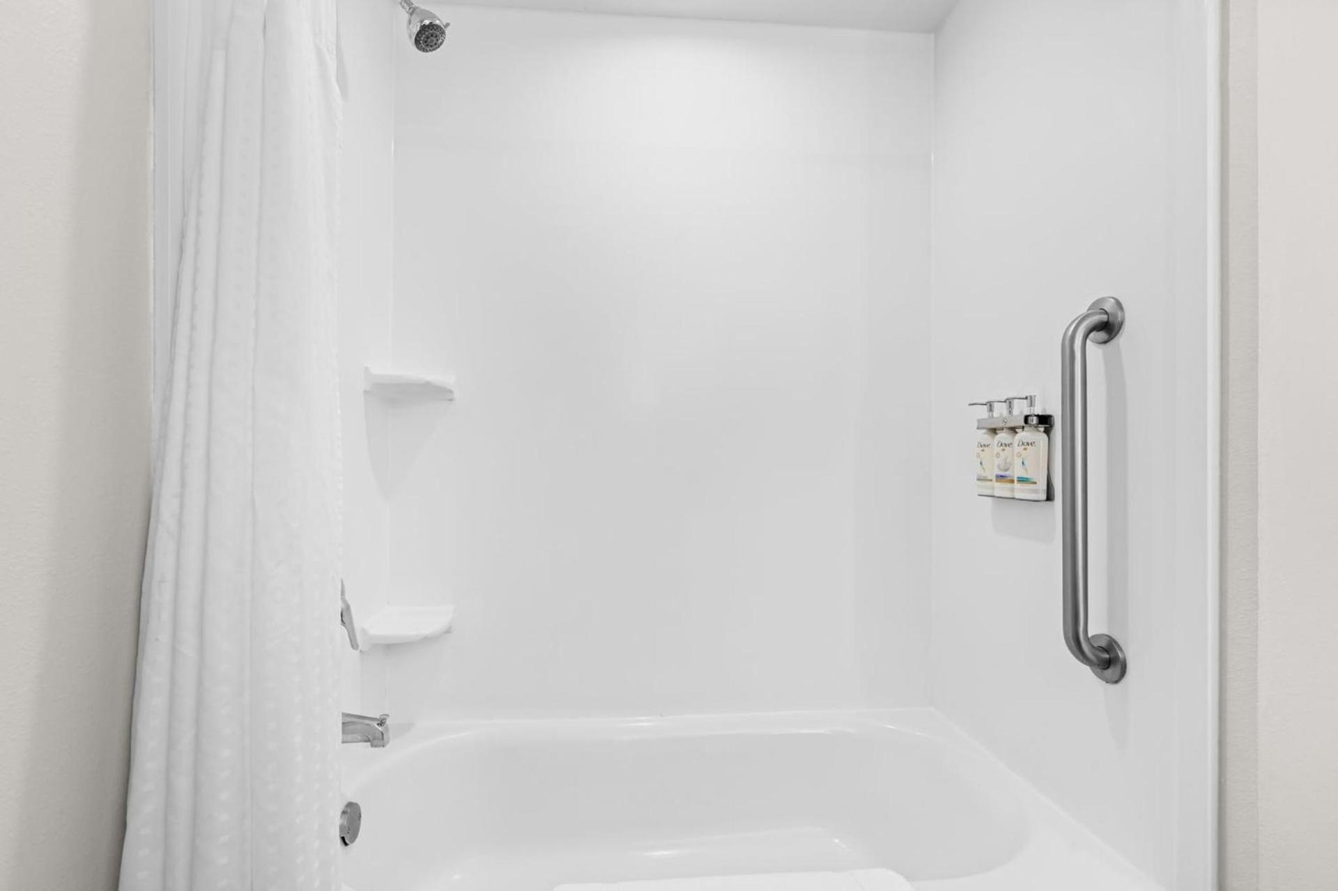 Holiday Inn Express Hotel & Suites Savannah Midtown by IHG photo 72