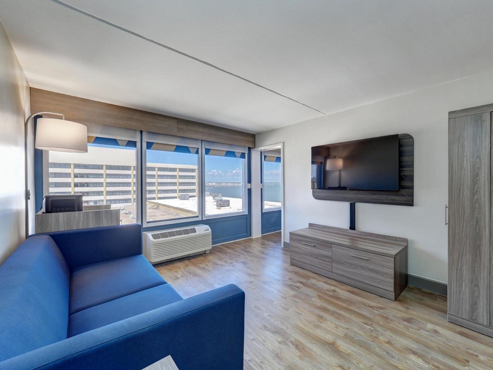 Holiday Inn Express Corpus Christi - Beachfront by IHG photo 83