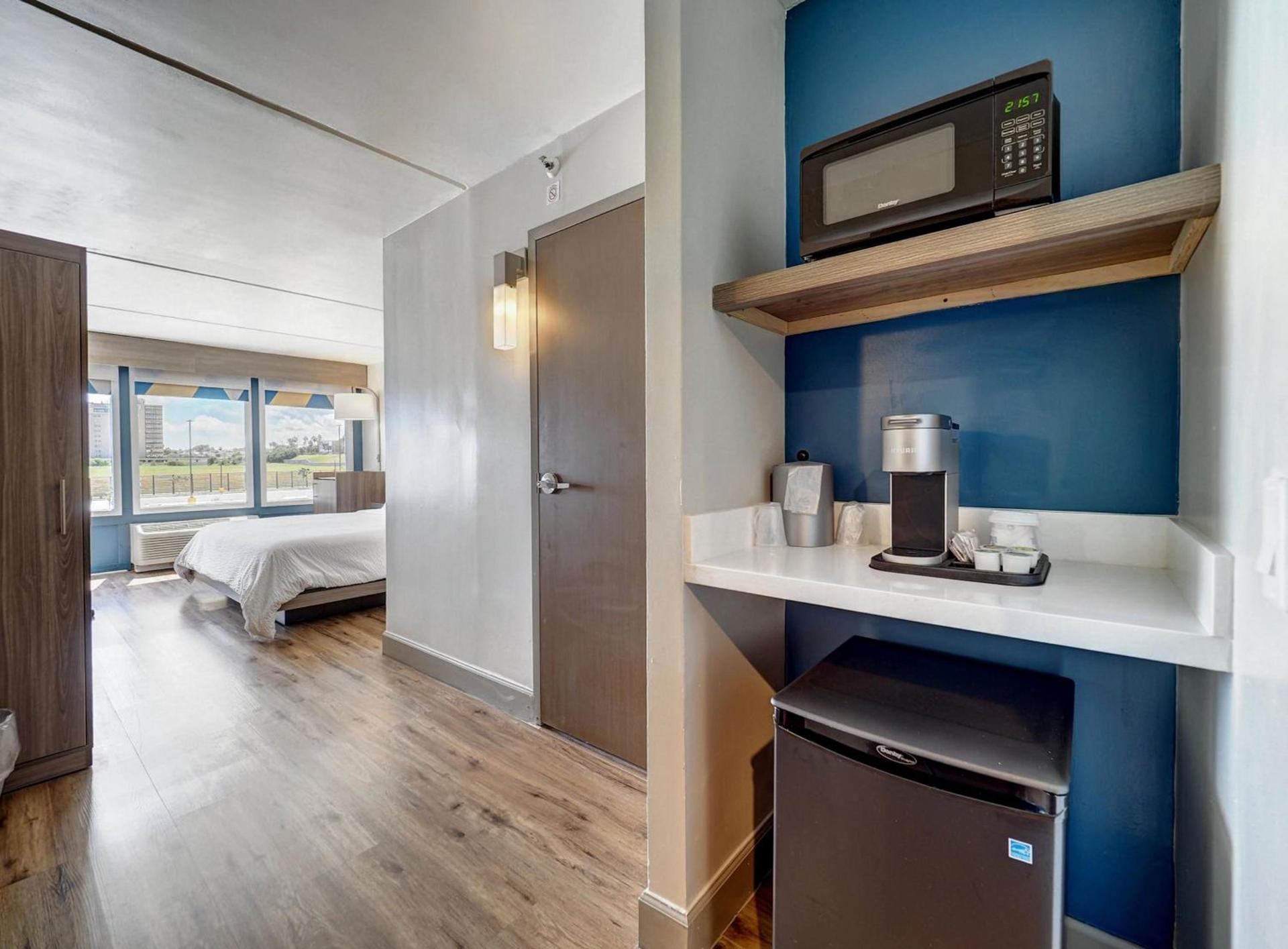 Holiday Inn Express Corpus Christi - Beachfront by IHG photo 91