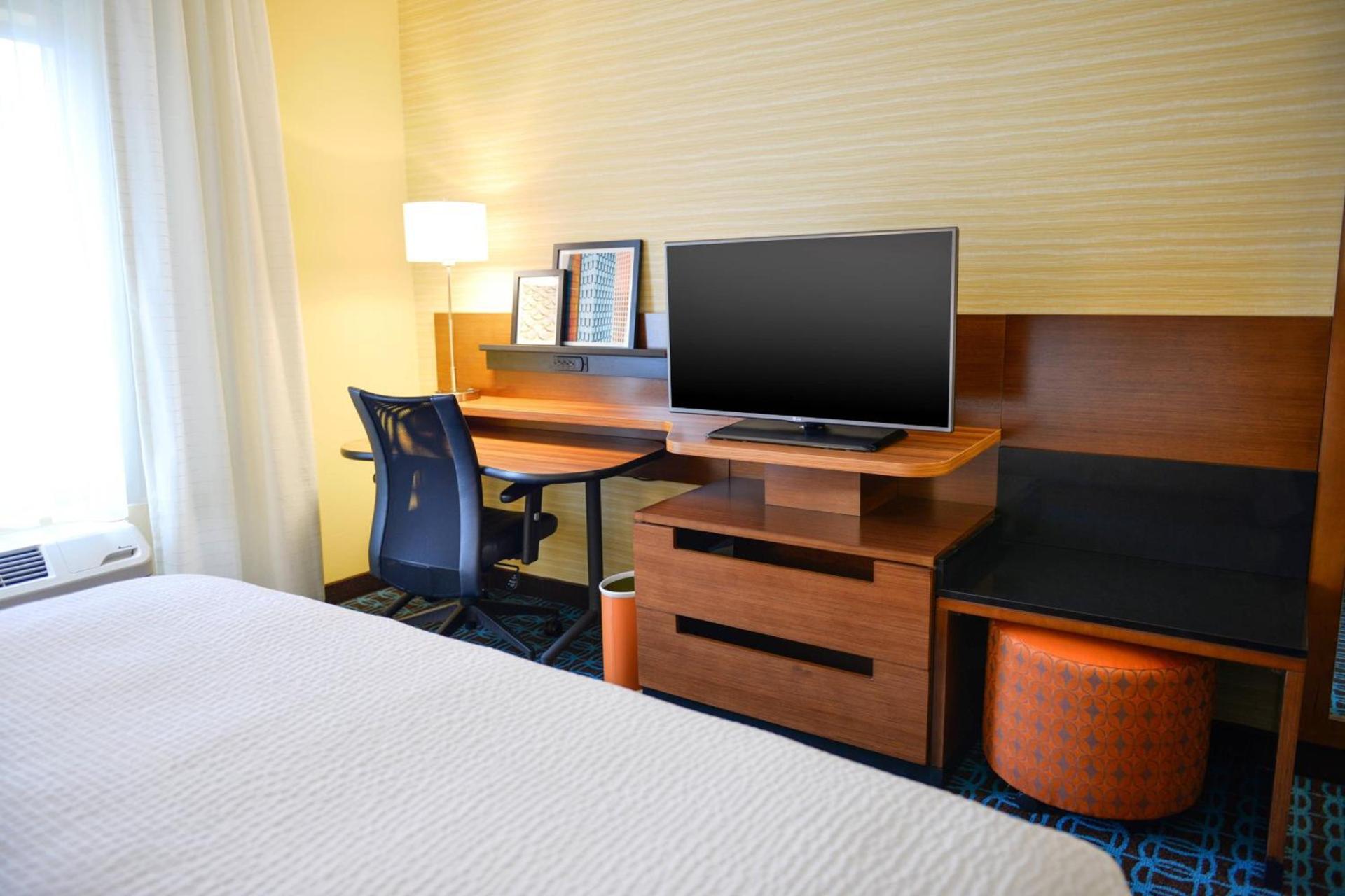 Fairfield Inn and Suites Canton South photo 9