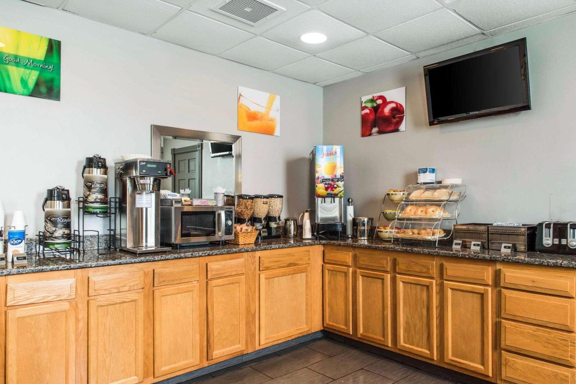 Quality Inn Austintown-Youngstown West photo 30