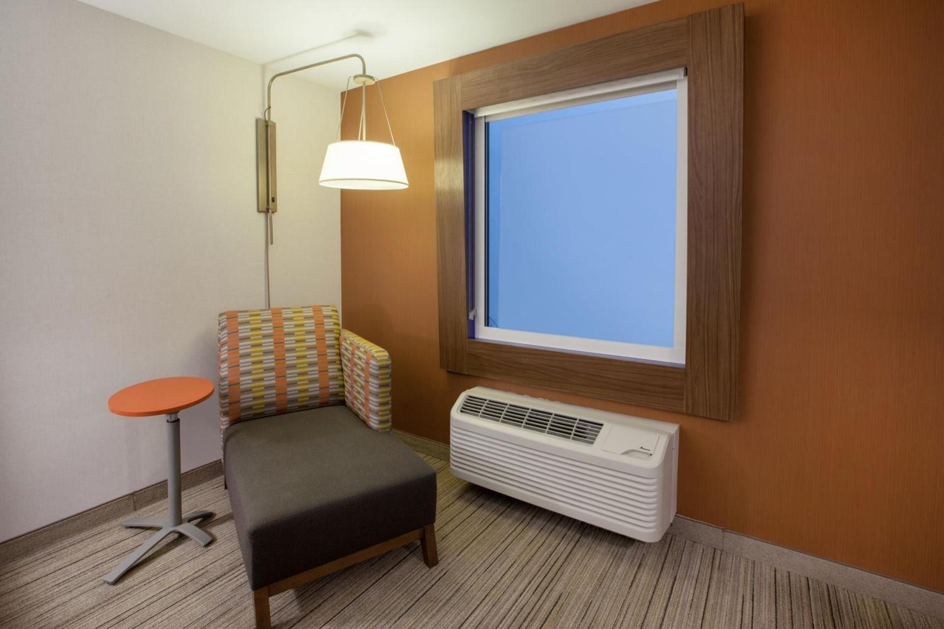 Holiday Inn Express Hotel & Suites Savannah Midtown by IHG photo 36