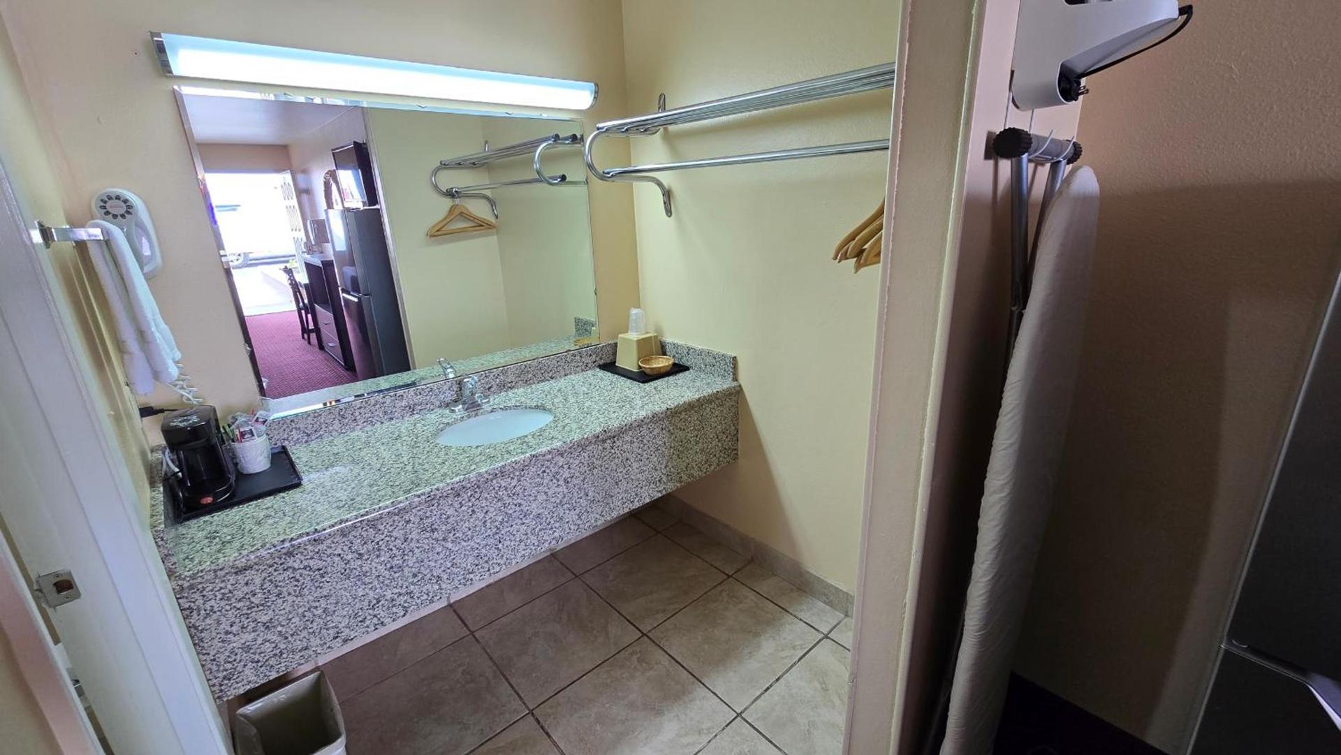 Texan Inn and Suites Monahans photo 10