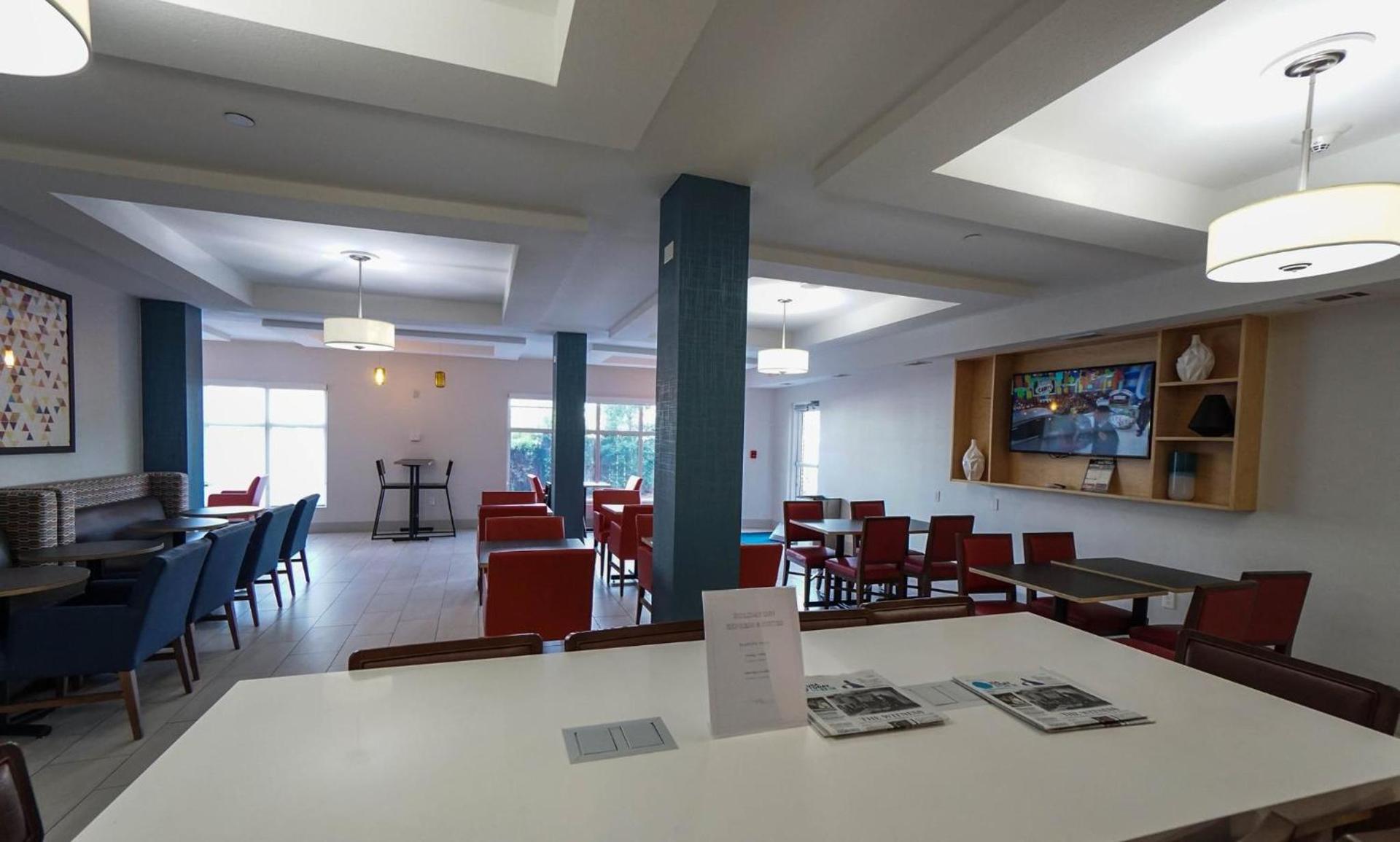 Holiday Inn Express Hotel & Suites Savannah Midtown by IHG photo 52
