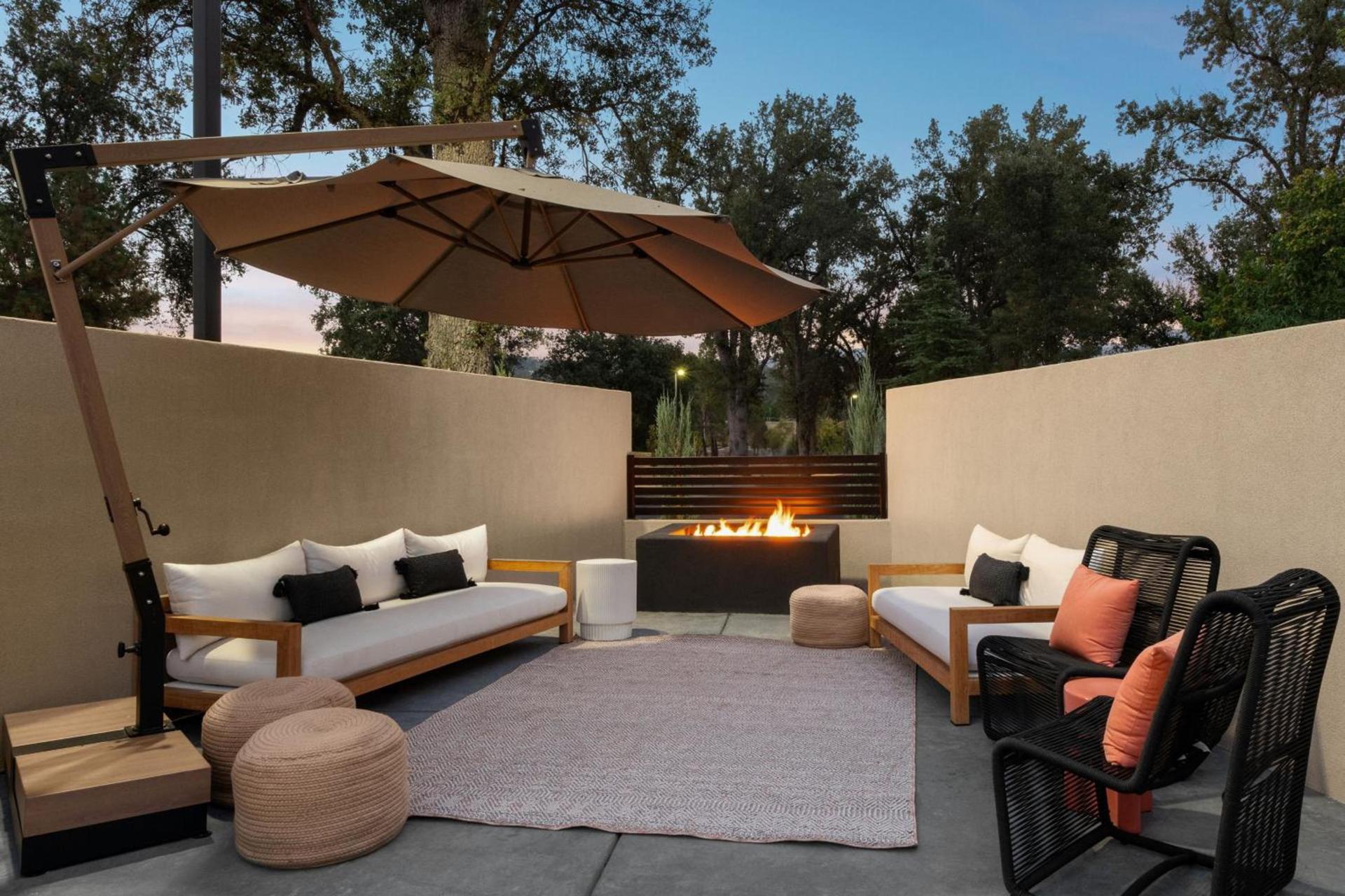 The Inelle, Oakhurst Yosemite, a Tribute Portfolio Hotel photo 26