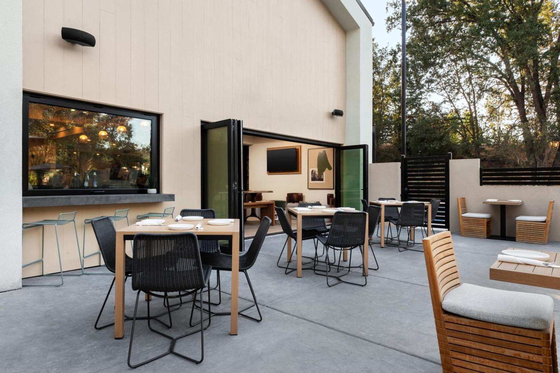 The Inelle, Oakhurst Yosemite, a Tribute Portfolio Hotel photo 24