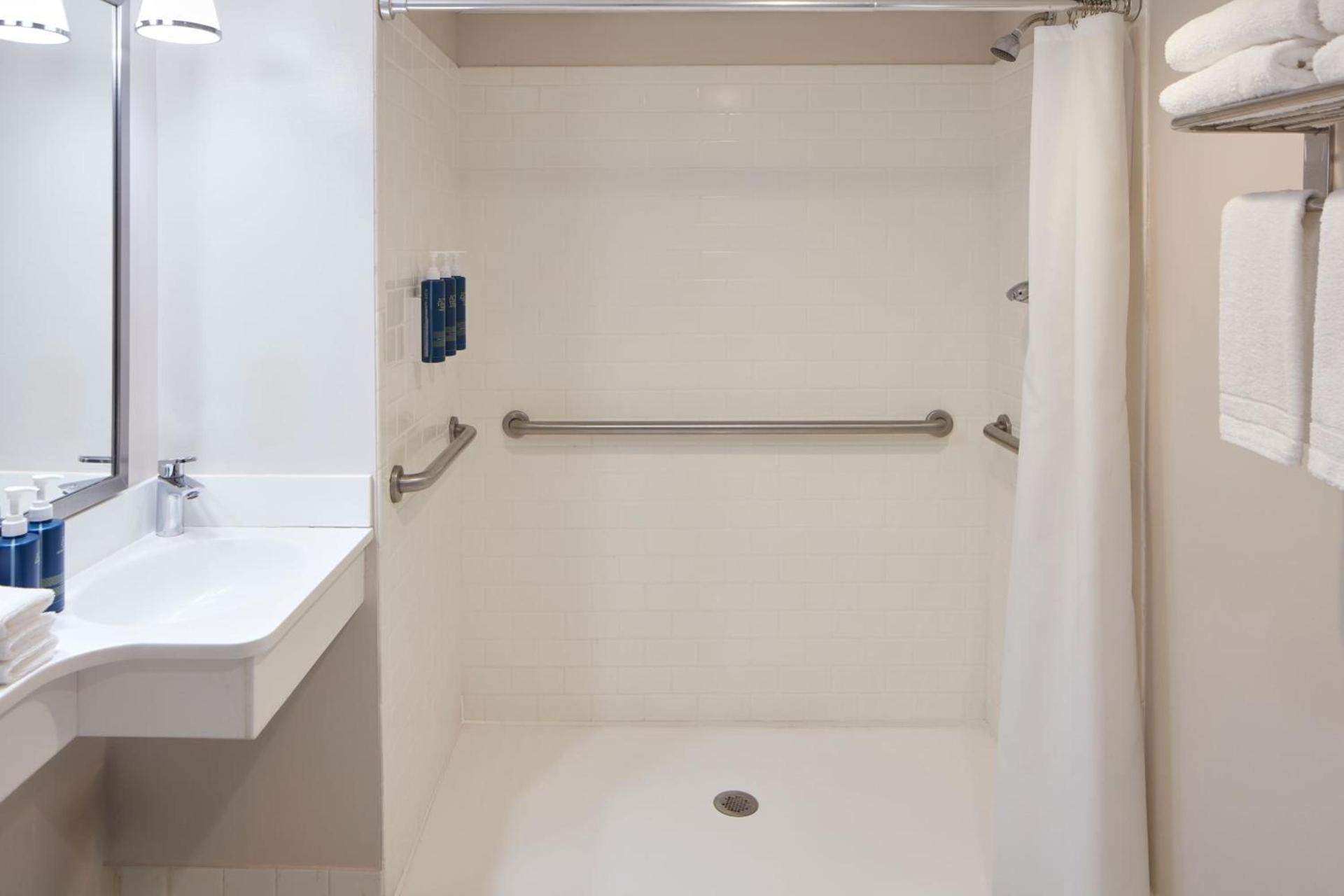 Four Points by Sheraton Virginia Beach Oceanfront photo 17