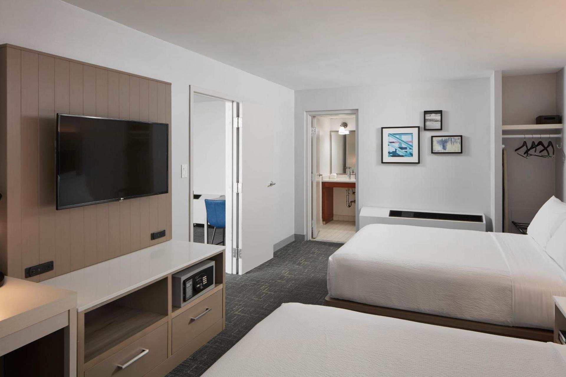 Four Points by Sheraton Virginia Beach Oceanfront photo 24