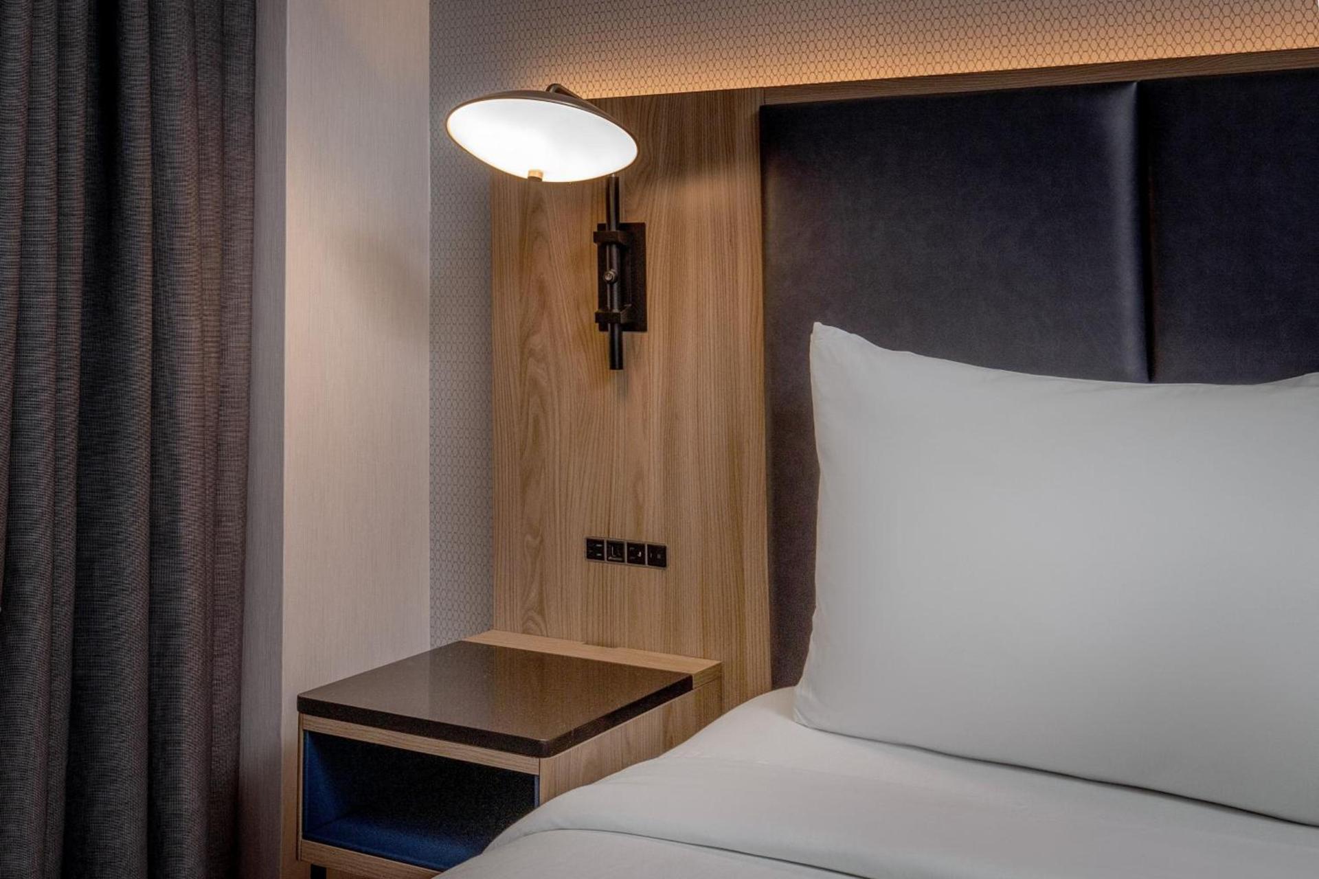 Courtyard by Marriott Times Square West photo 8