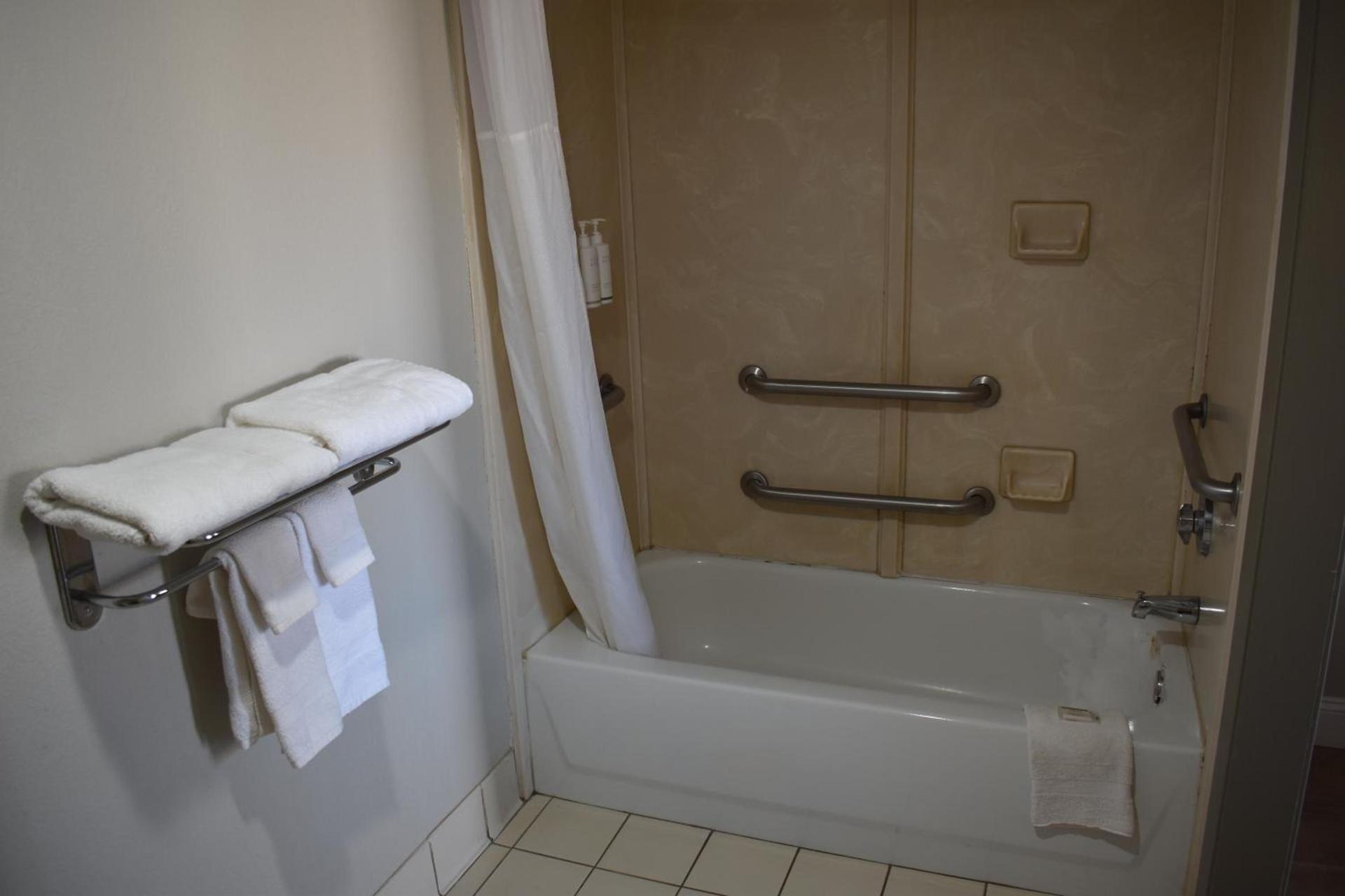 Days Inn by Wyndham Nacogdoches/SFA University/Downtown photo 54