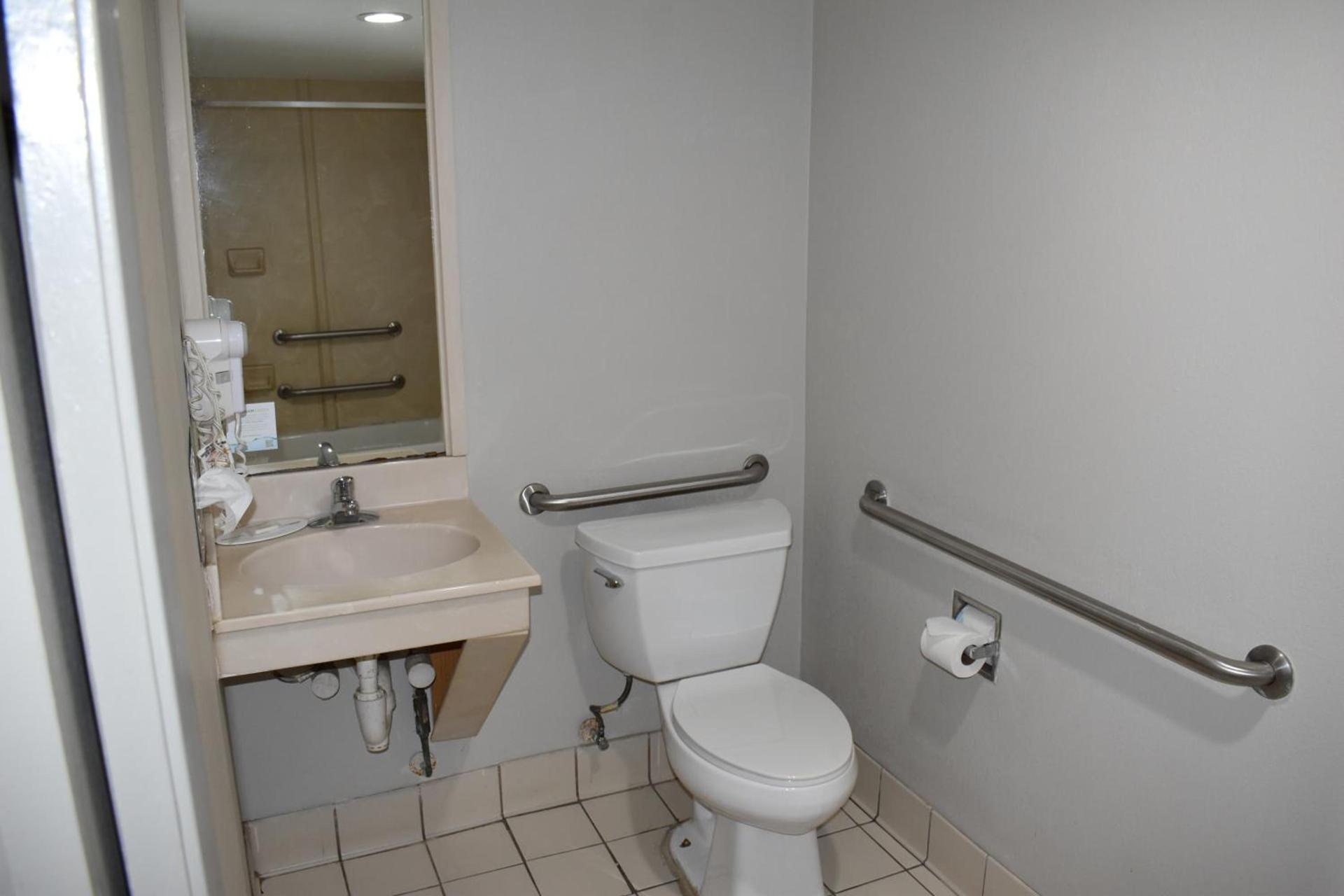 Days Inn by Wyndham Nacogdoches/SFA University/Downtown photo 53