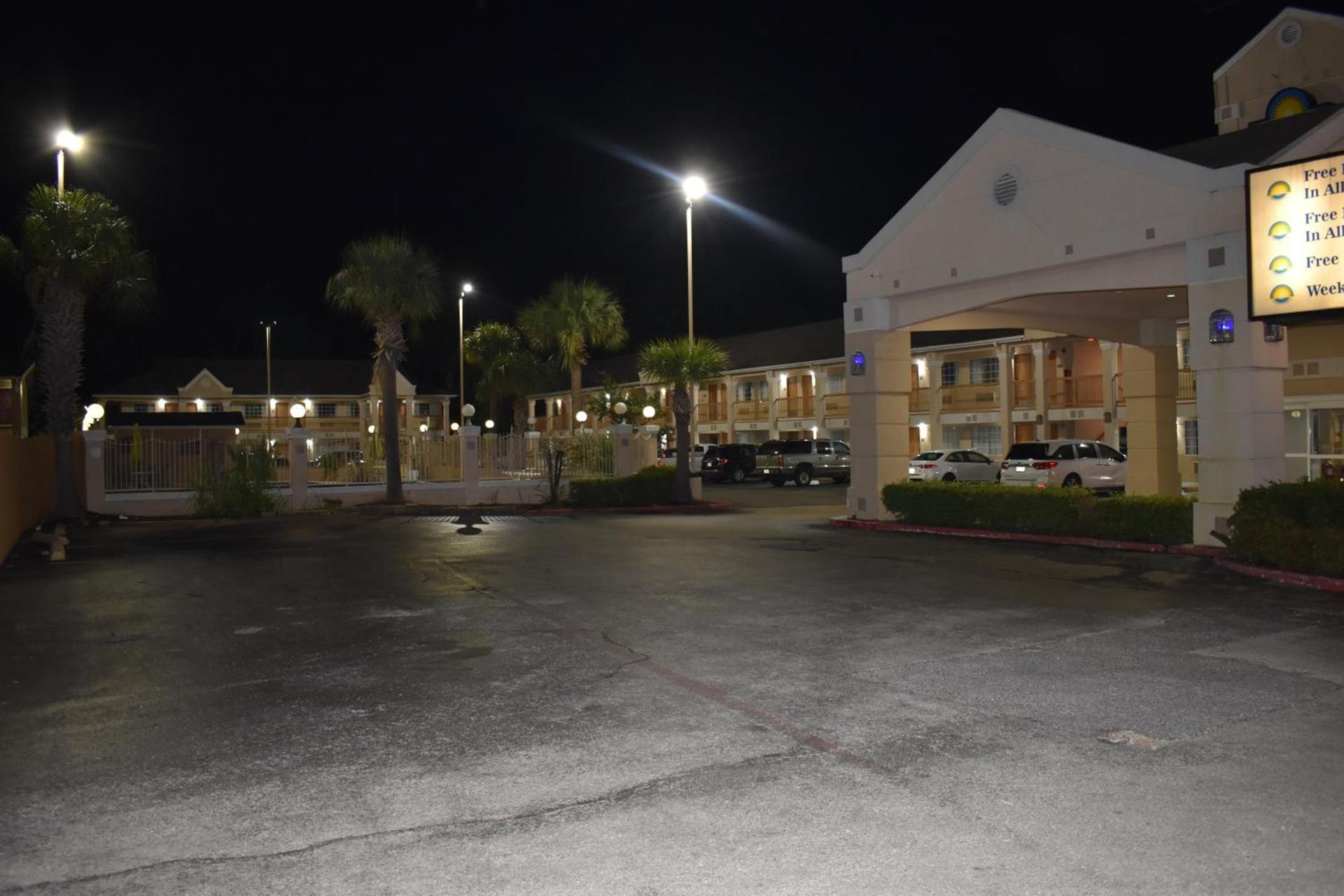 Days Inn by Wyndham Nacogdoches/SFA University/Downtown photo 59