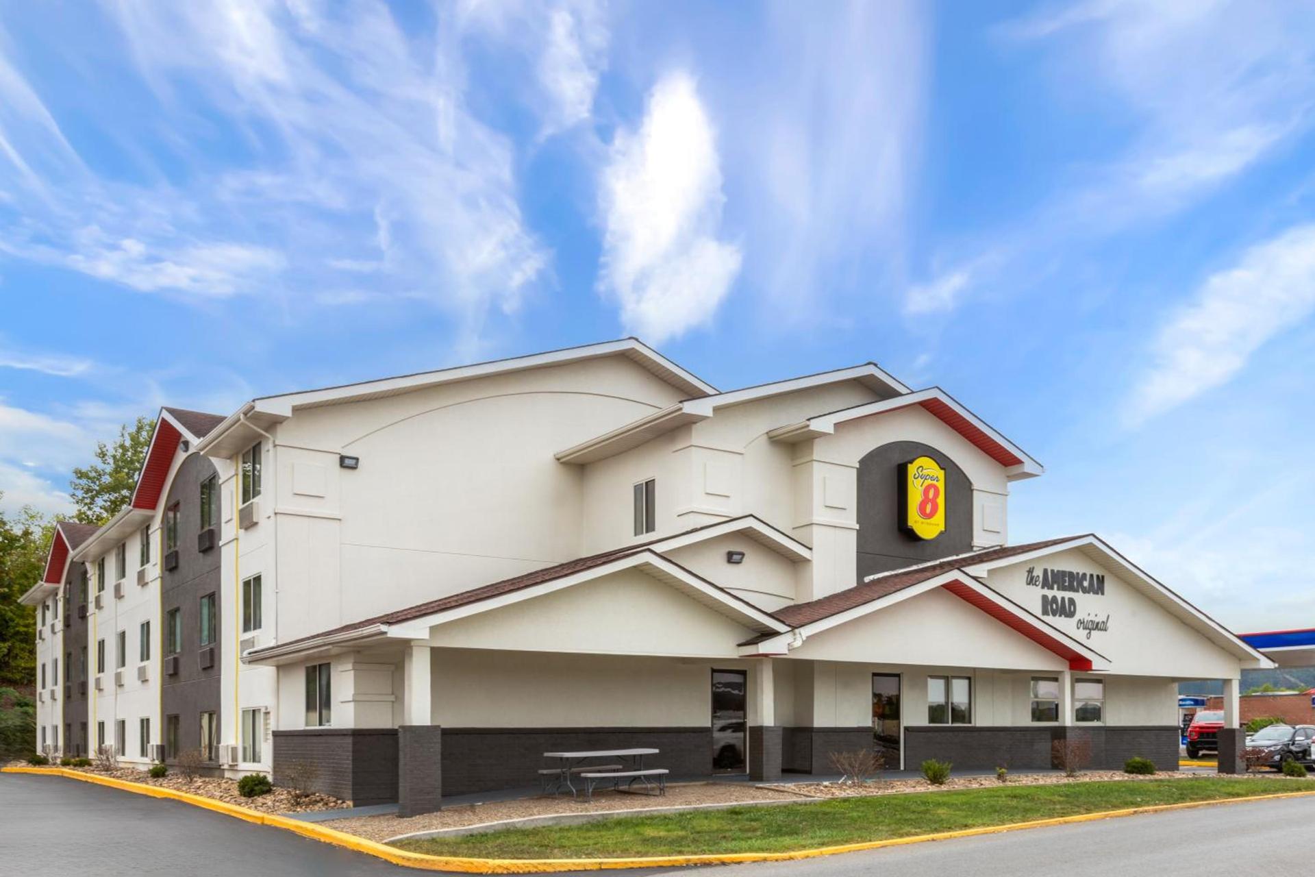 Super 8 by Wyndham Summersville - New River National Park photo 49