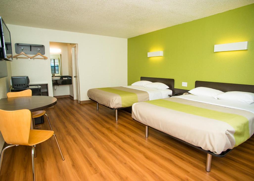 Motel 6-Palestine, TX photo 2