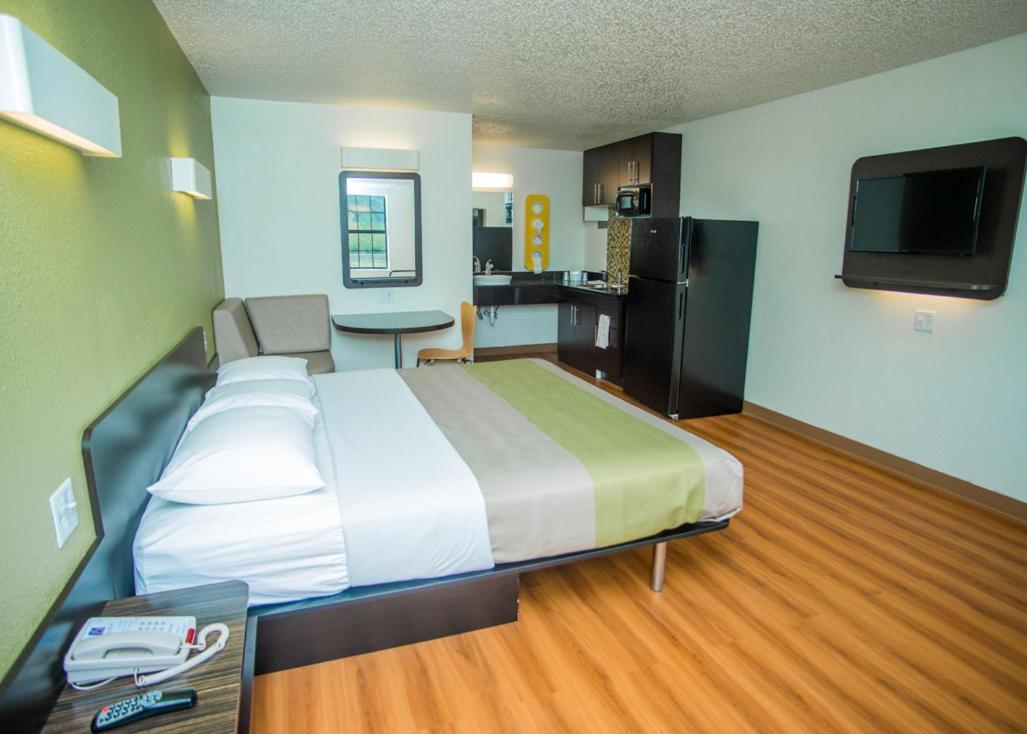 Motel 6-Palestine, TX photo 8
