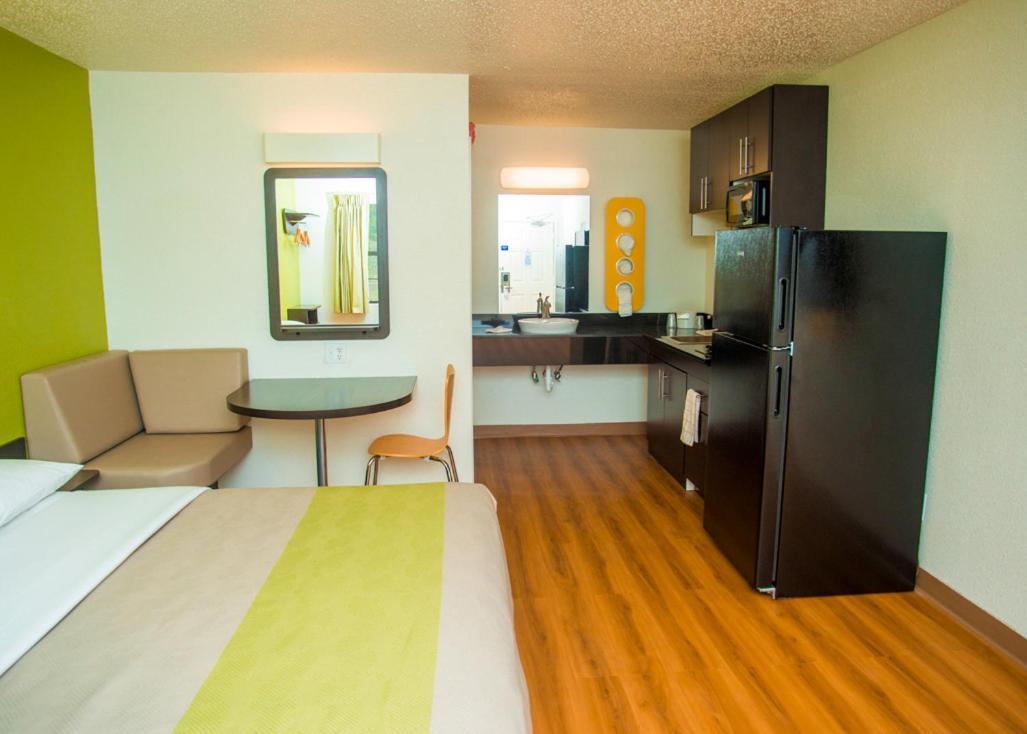 Motel 6-Palestine, TX photo 5