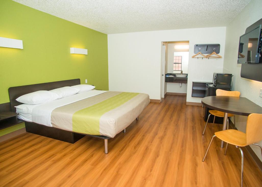 Motel 6-Palestine, TX photo 10
