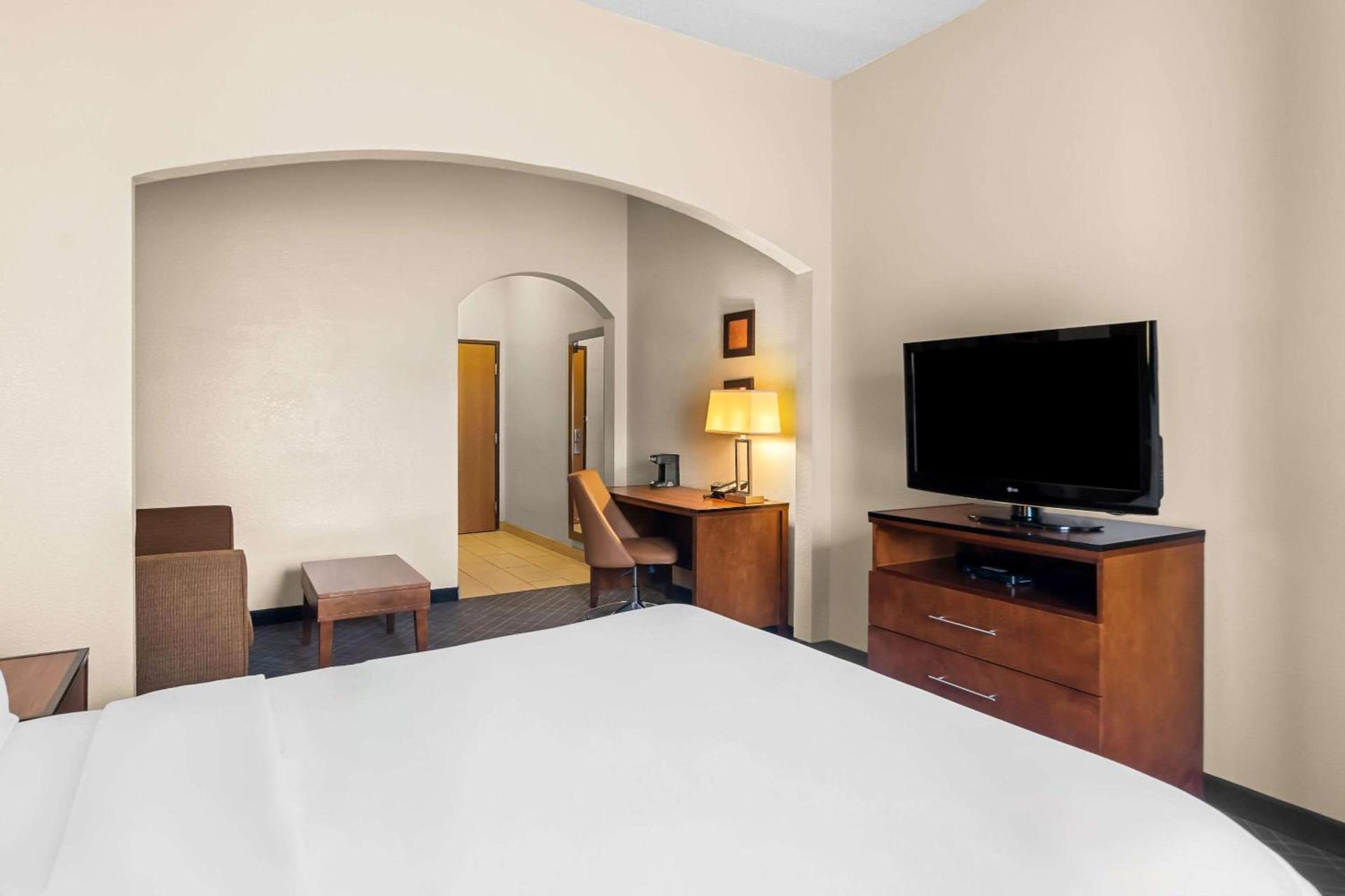 Comfort Suites Vincennes photo 7