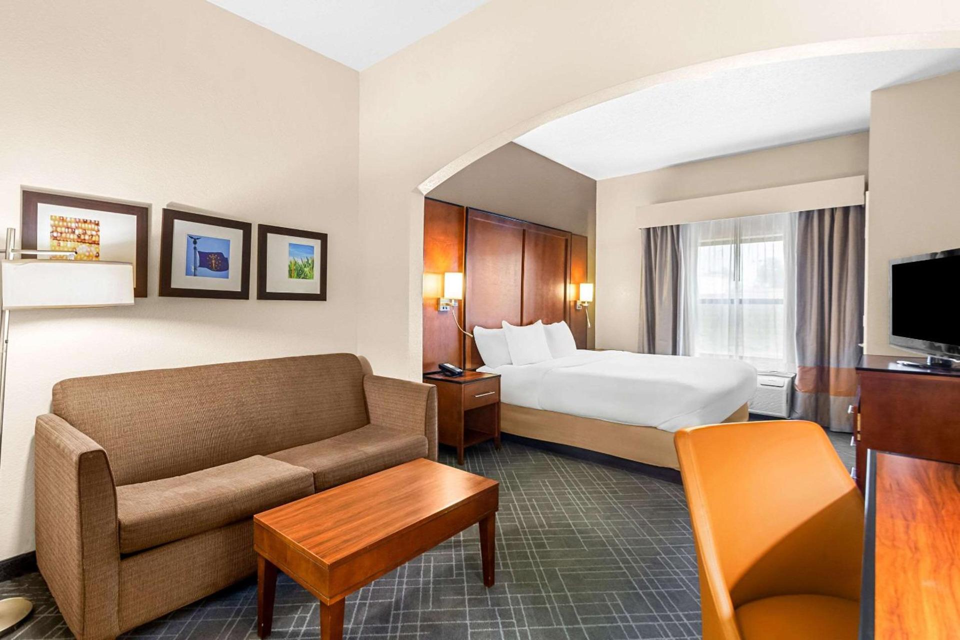 Comfort Suites Vincennes photo 12