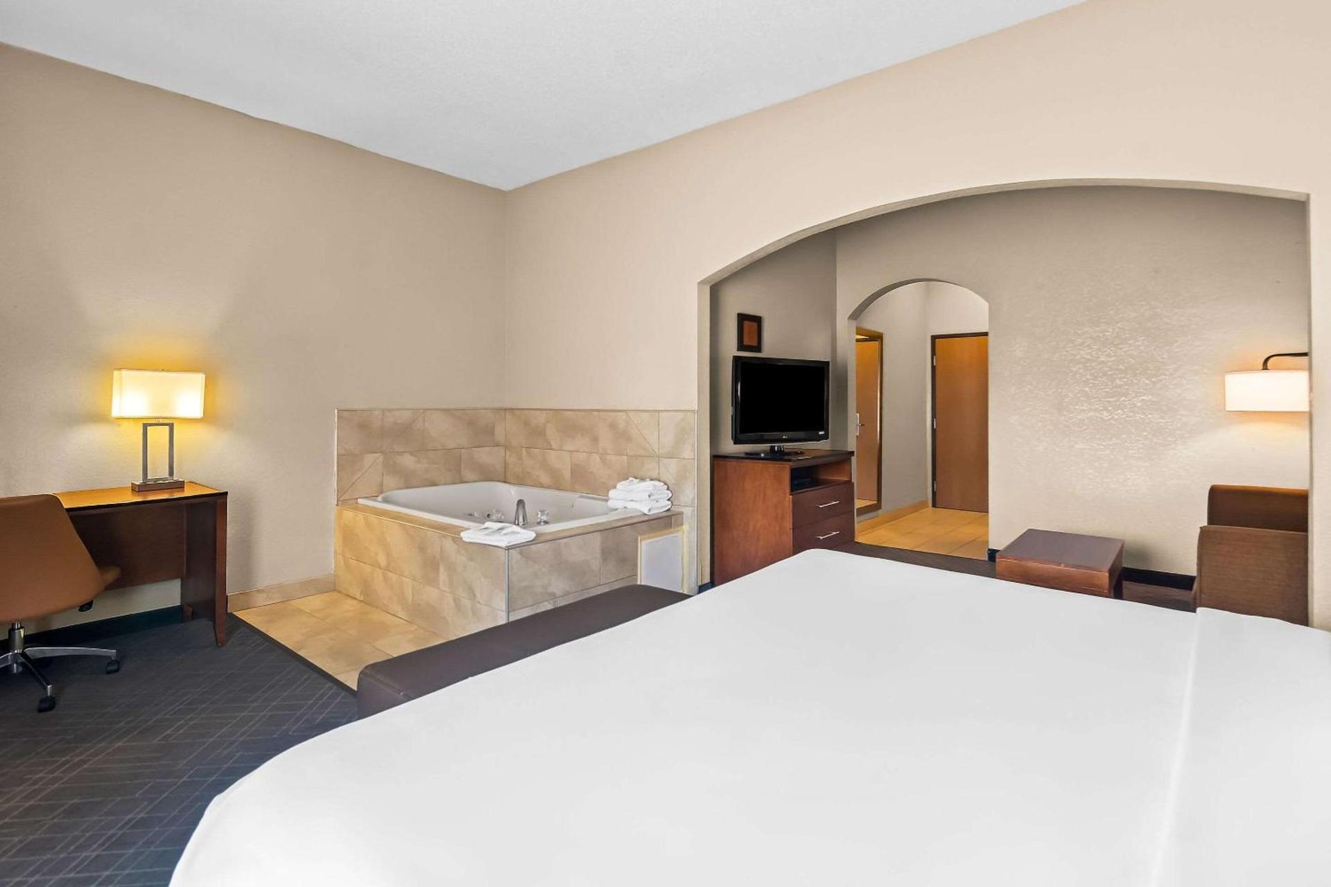 Comfort Suites Vincennes photo 16