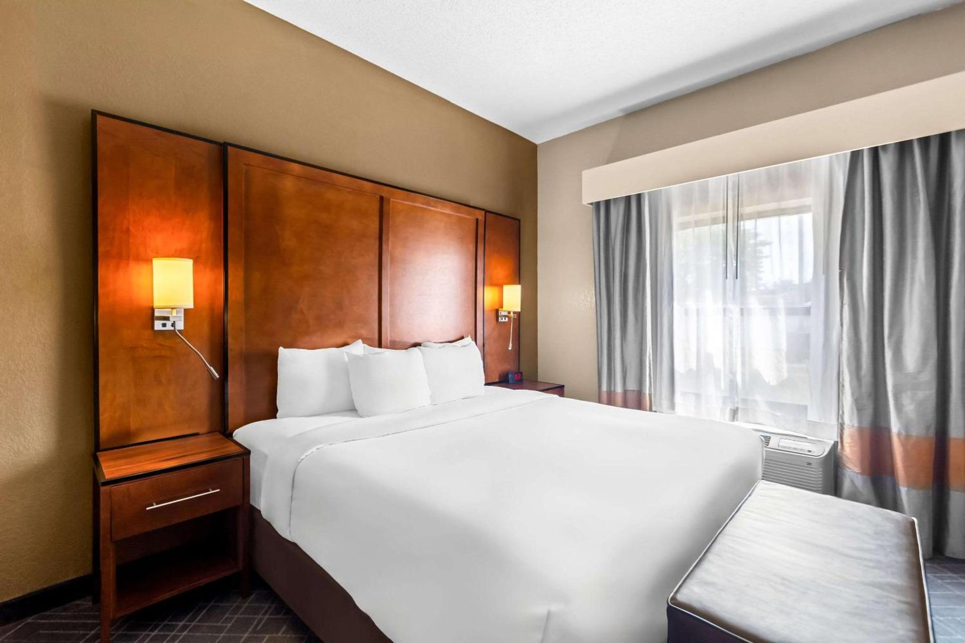 Comfort Suites Vincennes photo 17