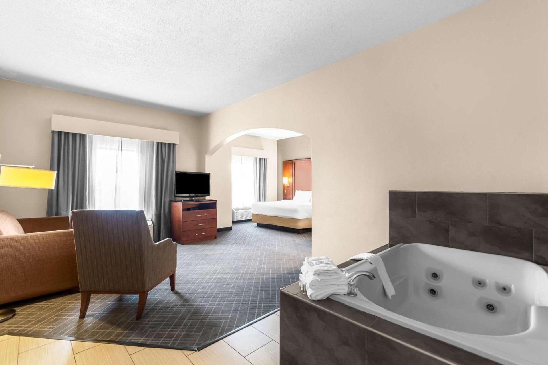 Comfort Suites Vincennes photo 18