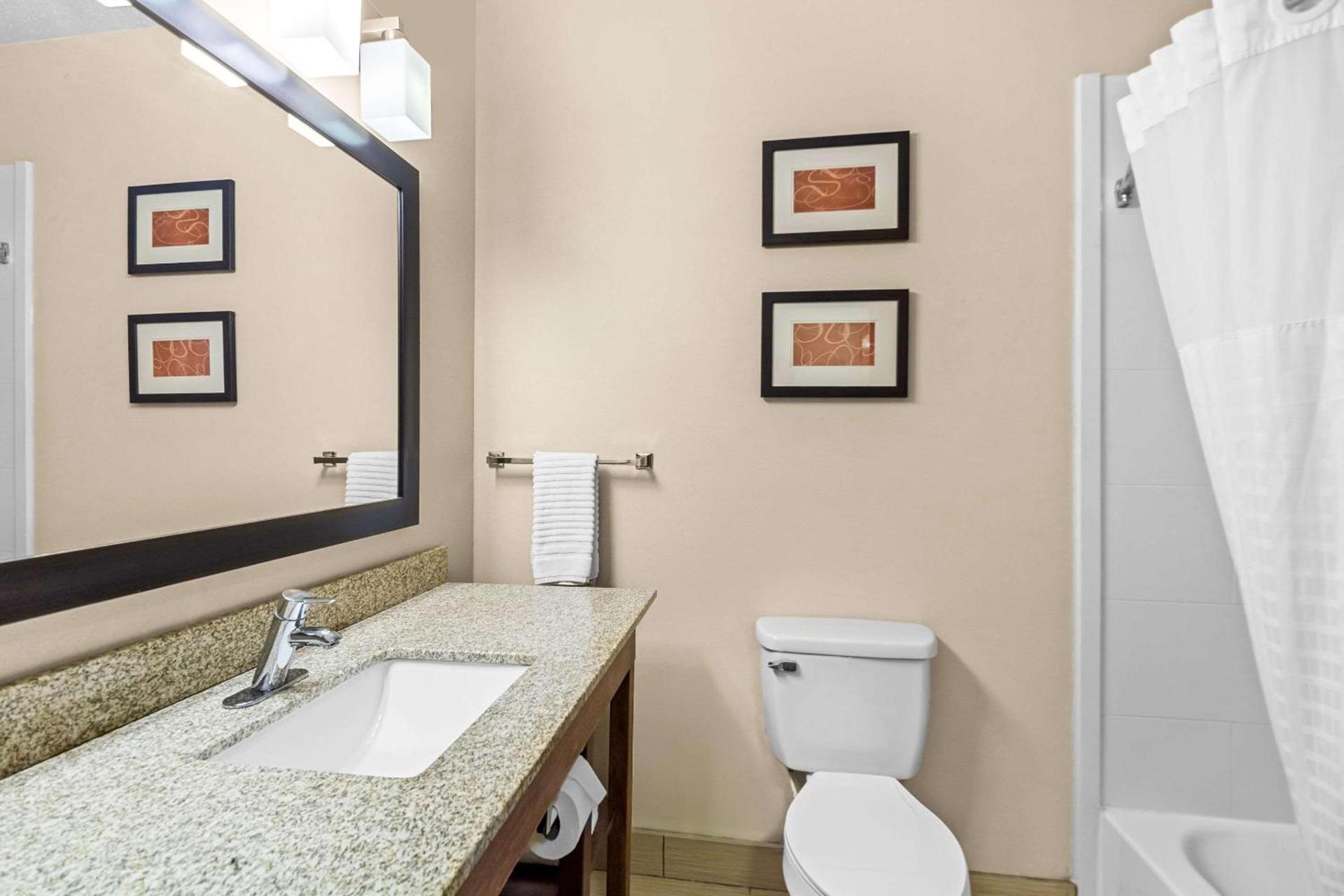 Comfort Suites Vincennes photo 24