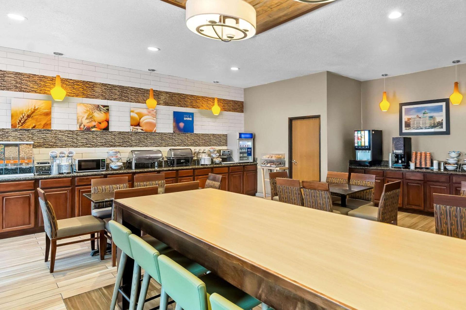 Comfort Suites Vincennes photo 29