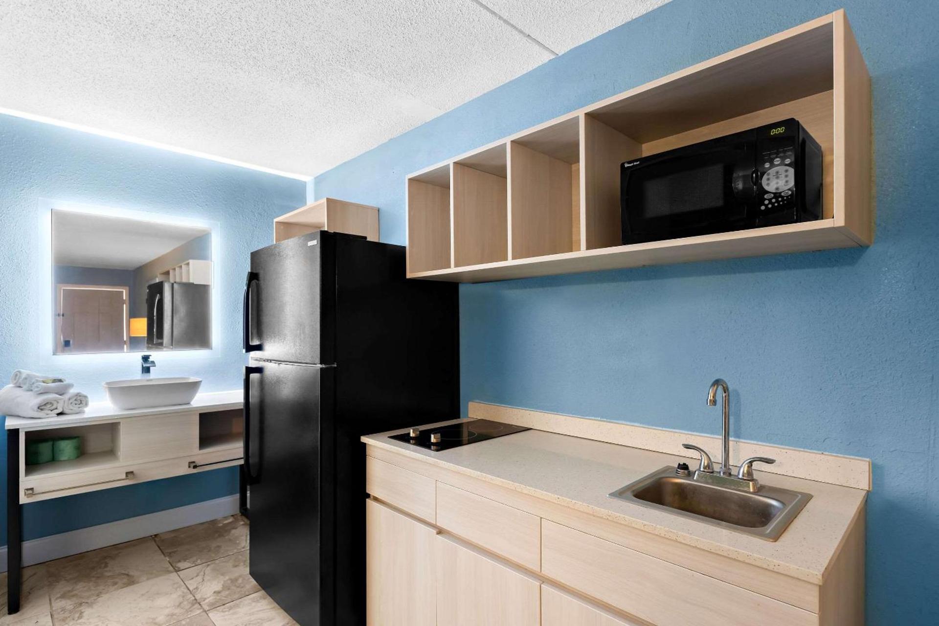 Suburban Studios Brunswick of I-95 photo 65