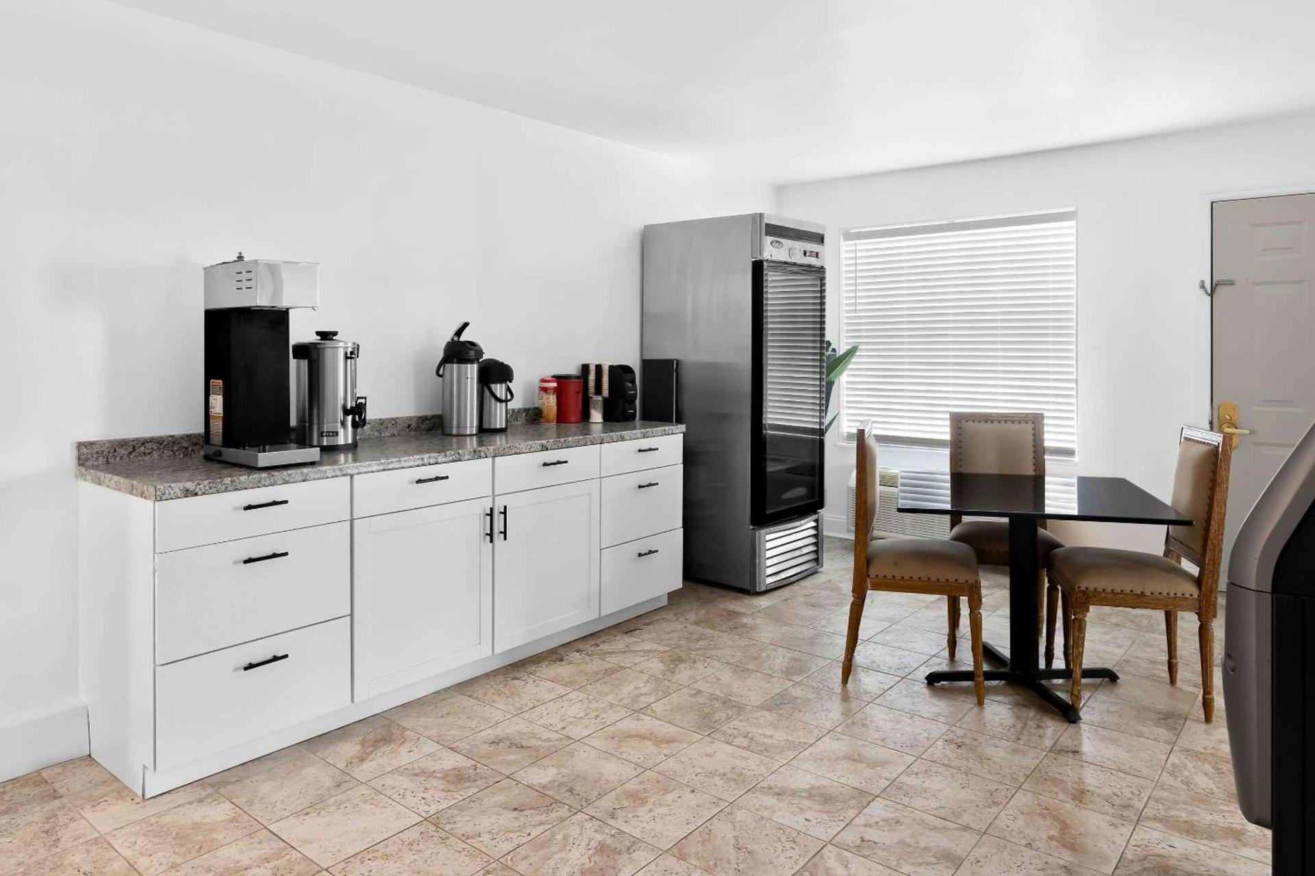 Suburban Studios Brunswick of I-95 photo 48
