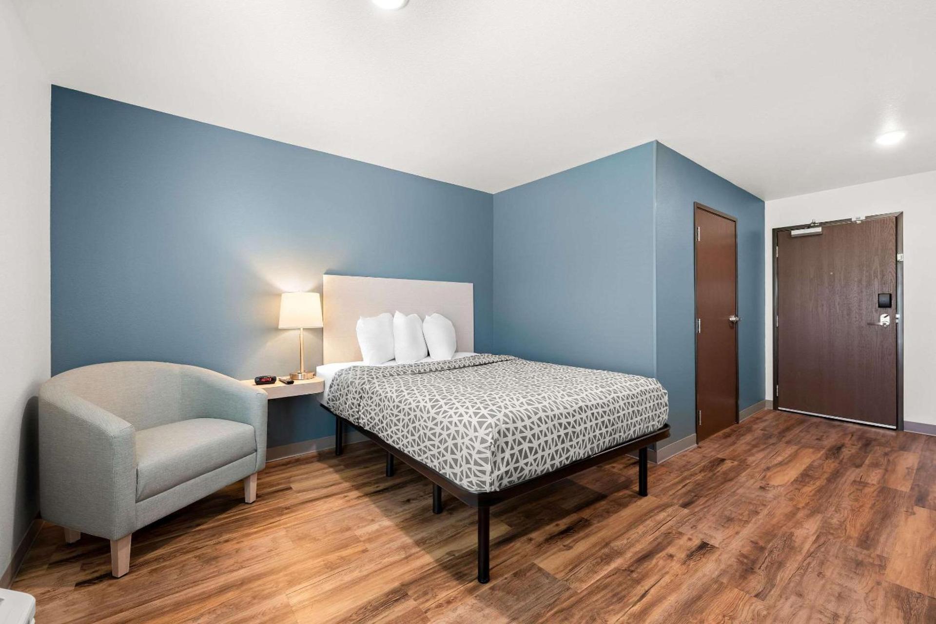 WoodSpring Suites Huntsville - Research Park photo 9