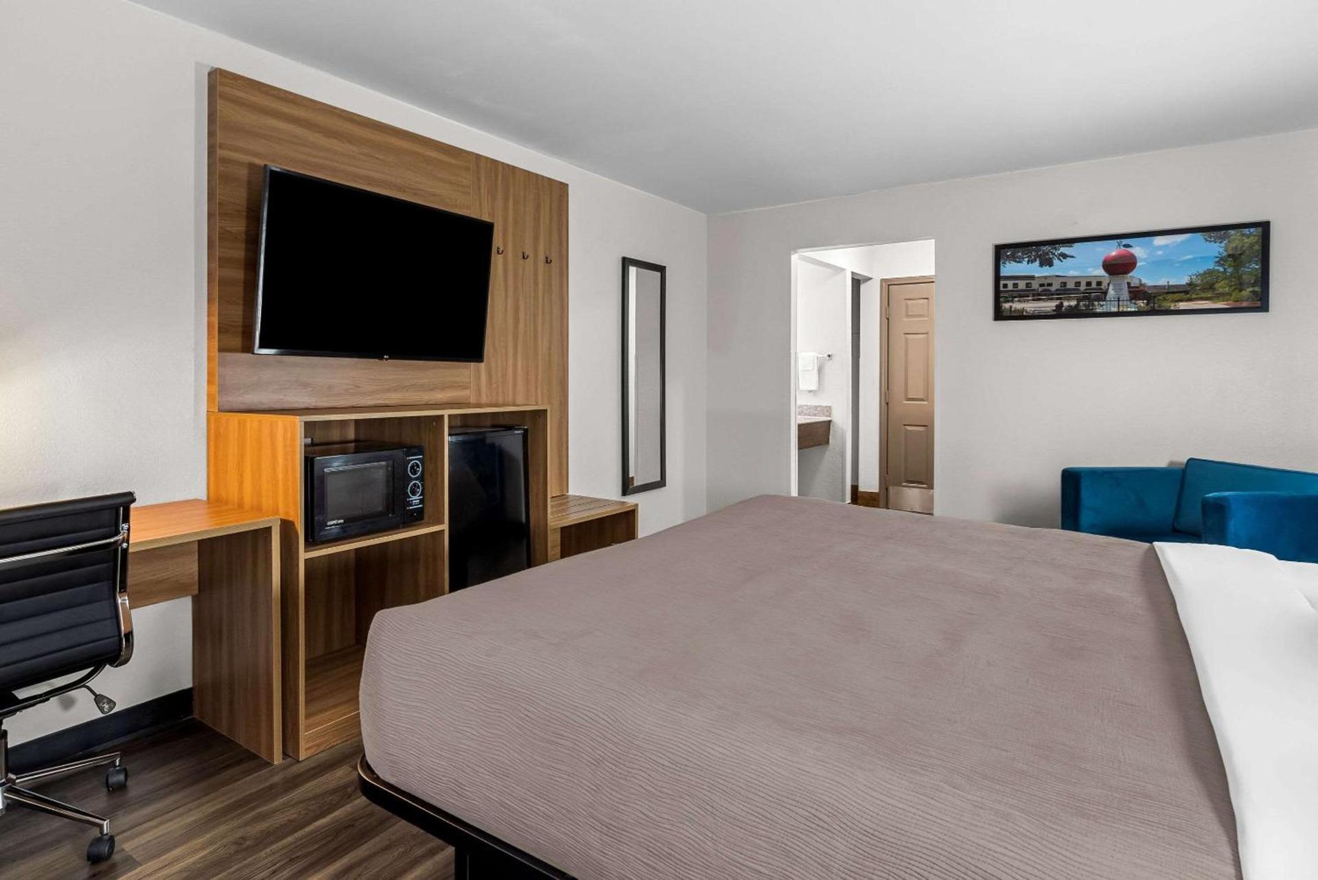 Quality Inn Cornelia photo 9