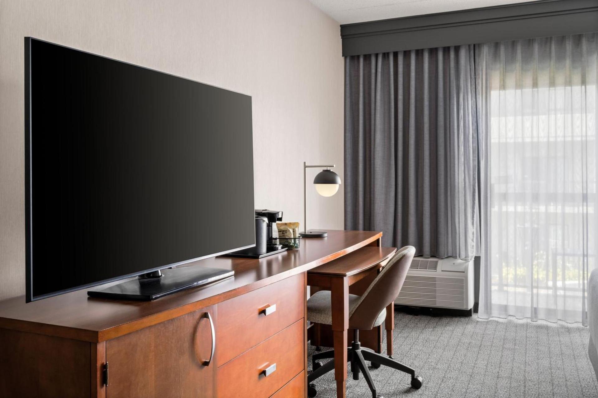 Courtyard by Marriott Detroit Livonia photo 14