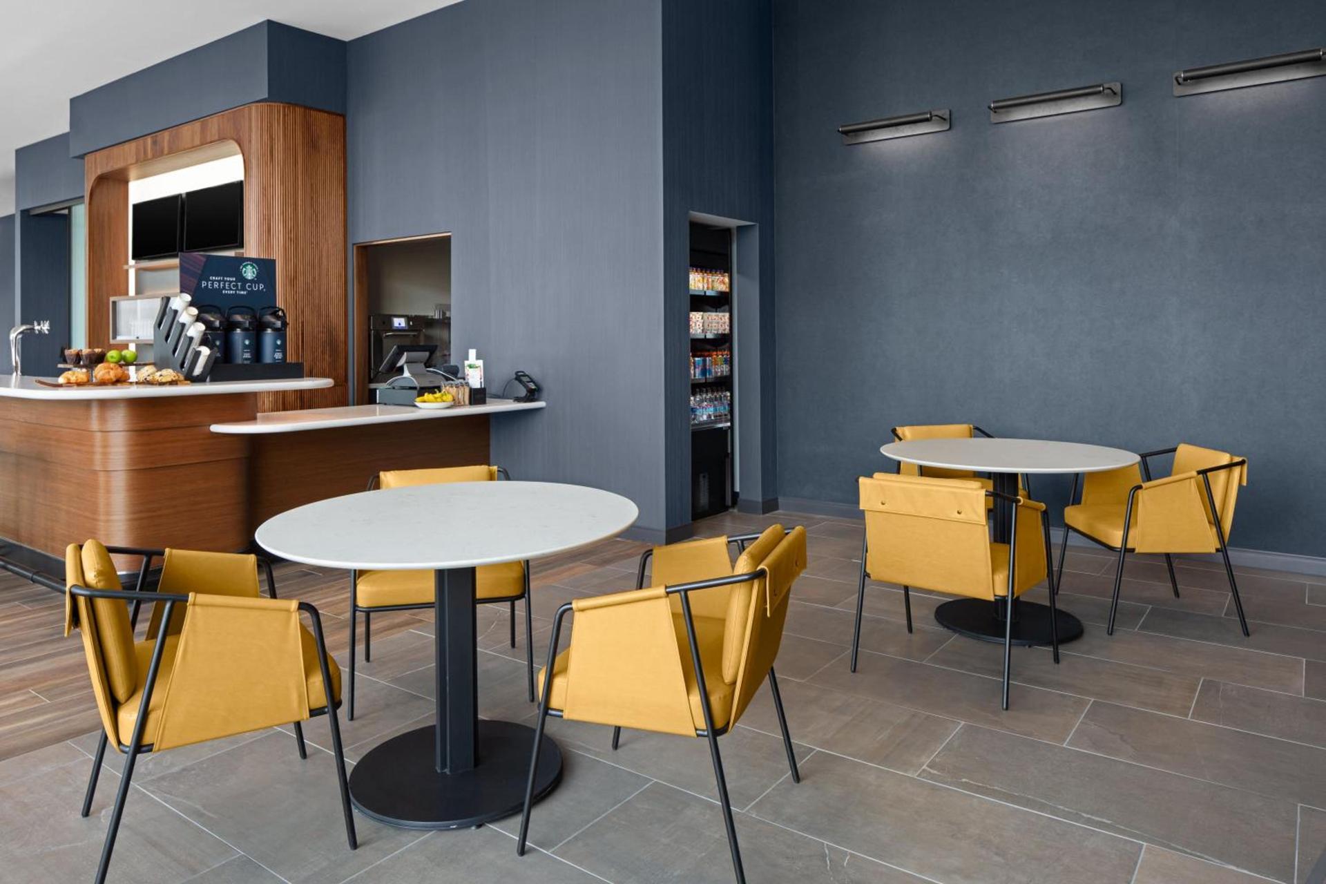 Courtyard by Marriott Lansing Downtown photo 2
