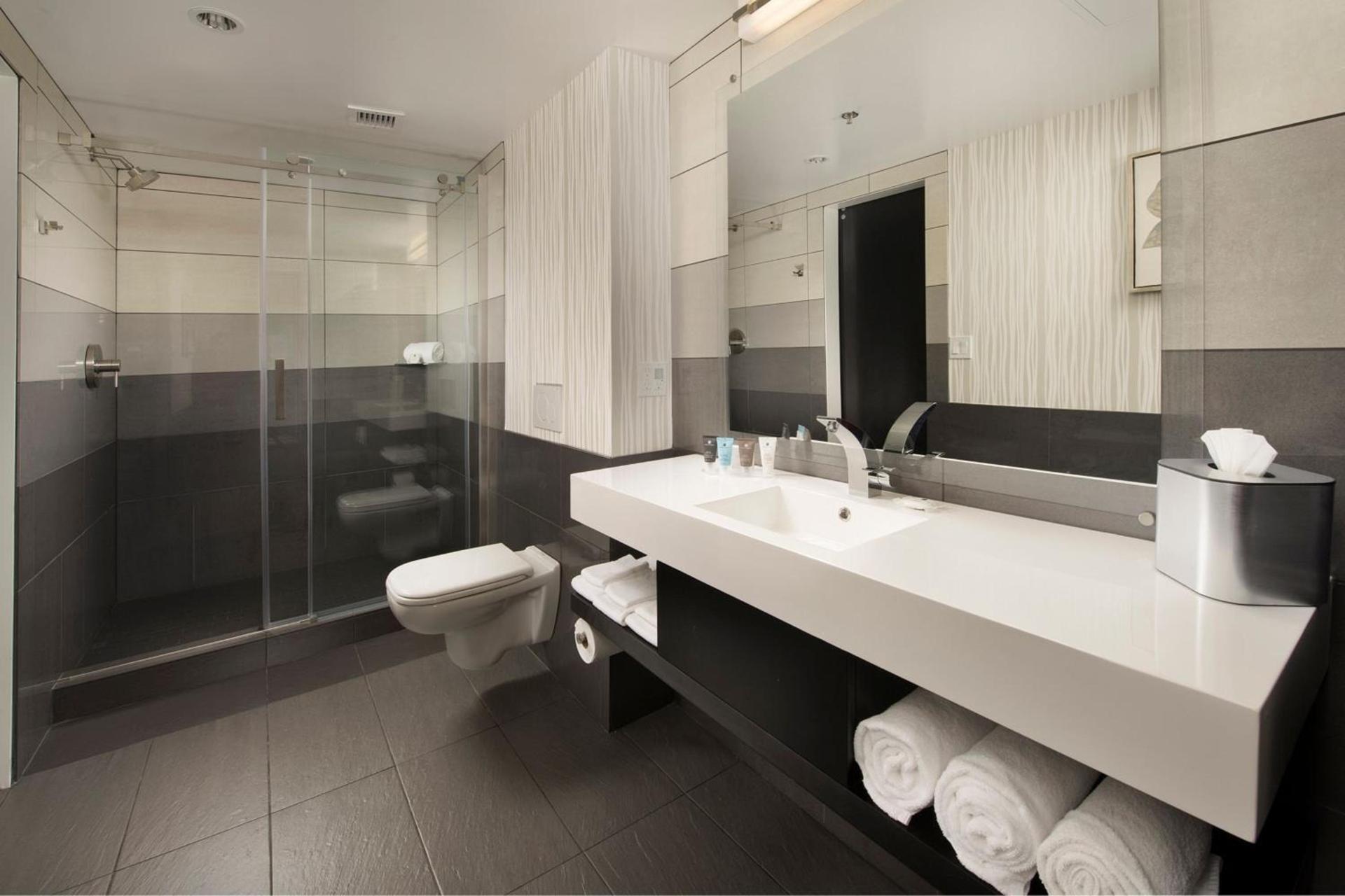 Skybridge Seattle Airport Hotel photo 9