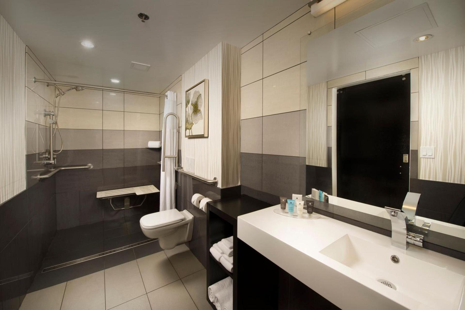Skybridge Seattle Airport Hotel photo 11