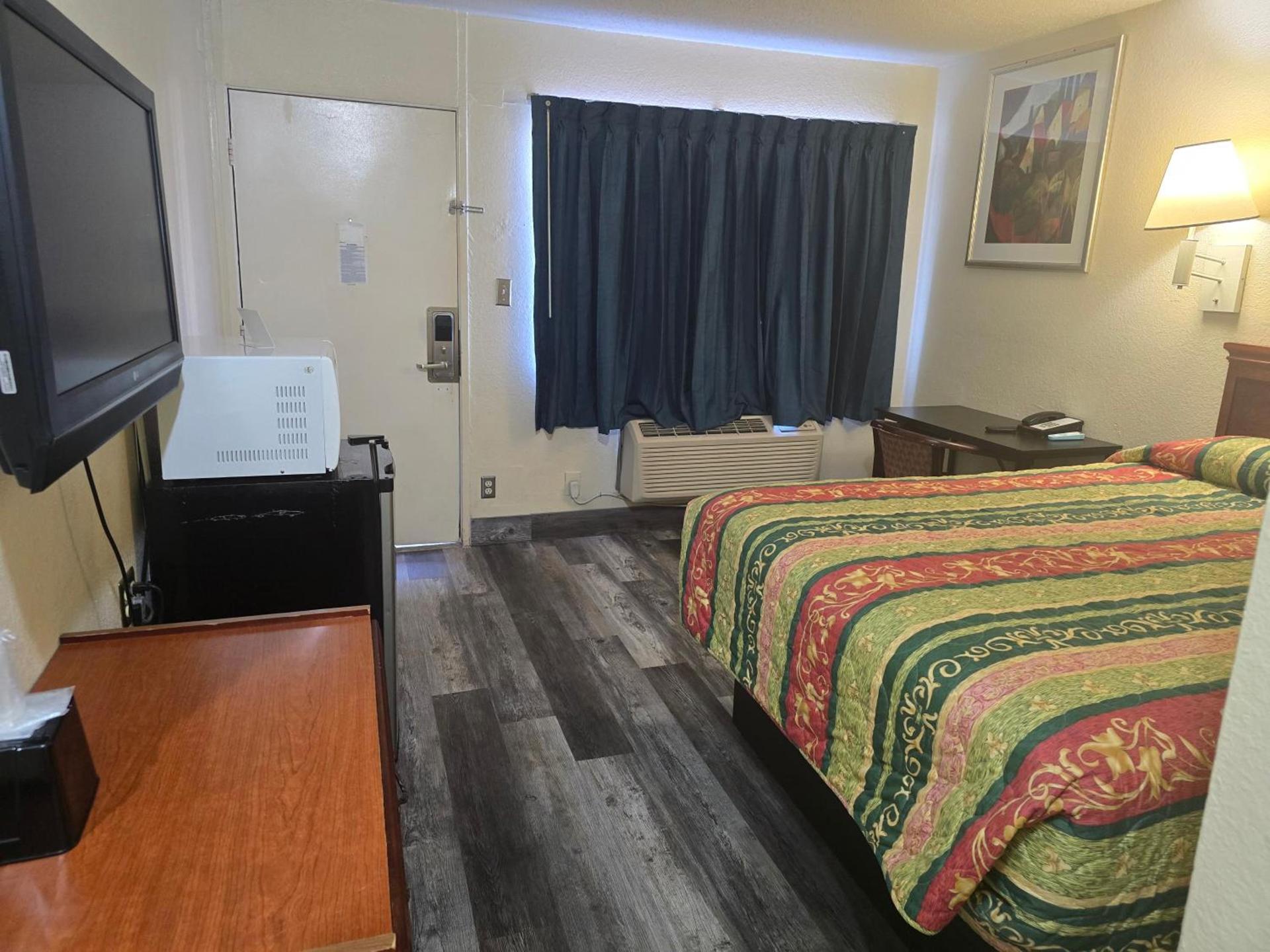 Carpet Inn photo 6