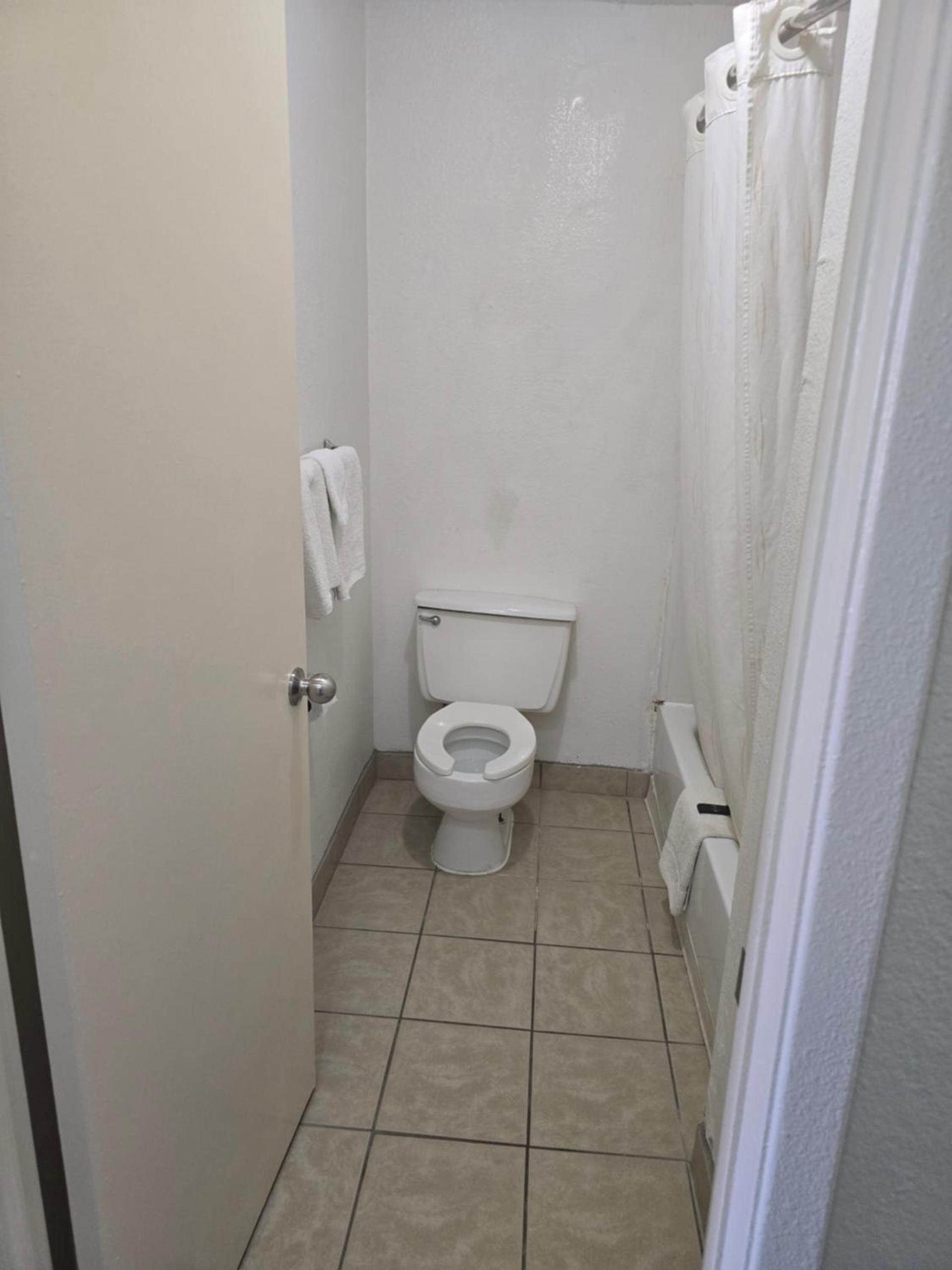 Carpet Inn photo 5