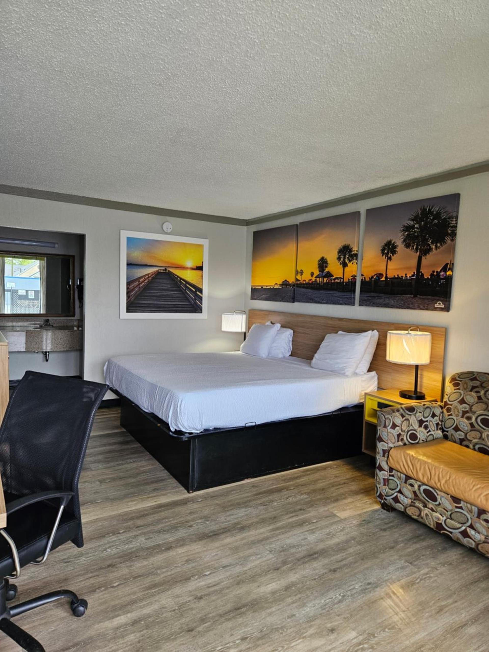 Days Inn by Wyndham Washington photo 5