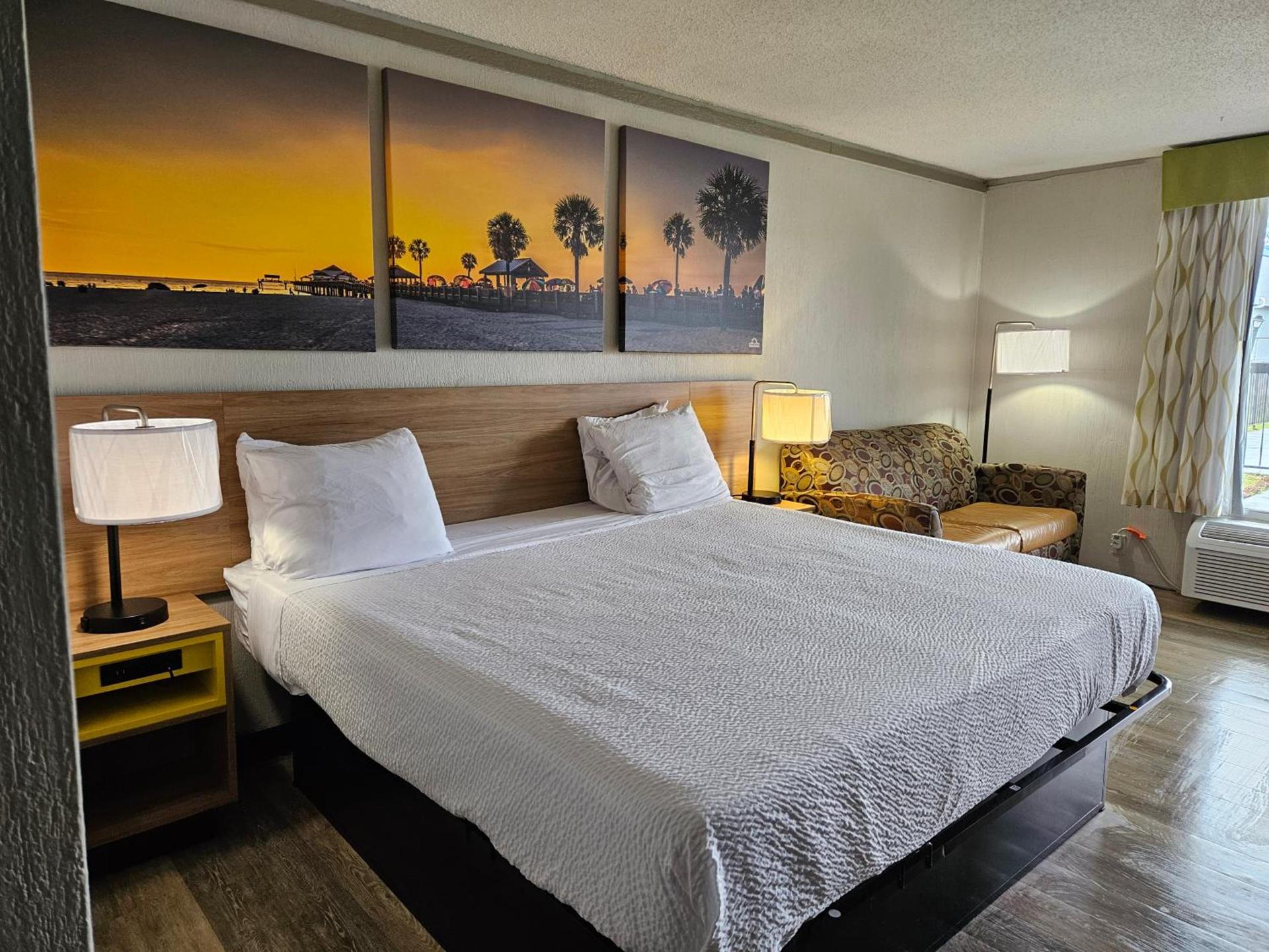 Days Inn by Wyndham Washington photo 6