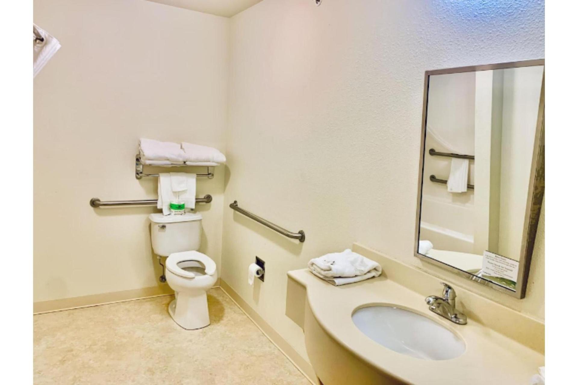 Park View Inn & Suites, Hoisington photo 10