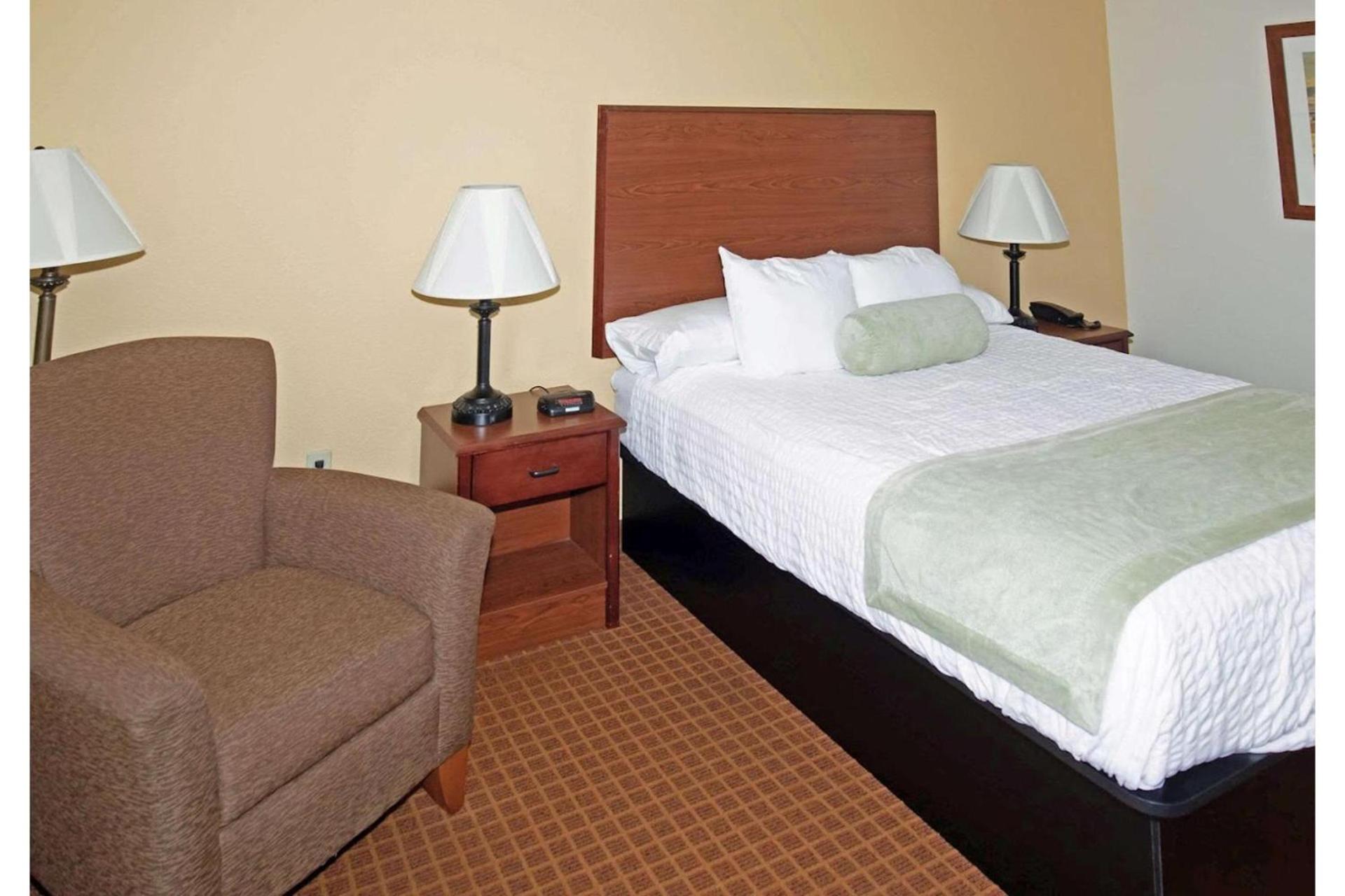 Park View Inn & Suites, Hoisington photo 20