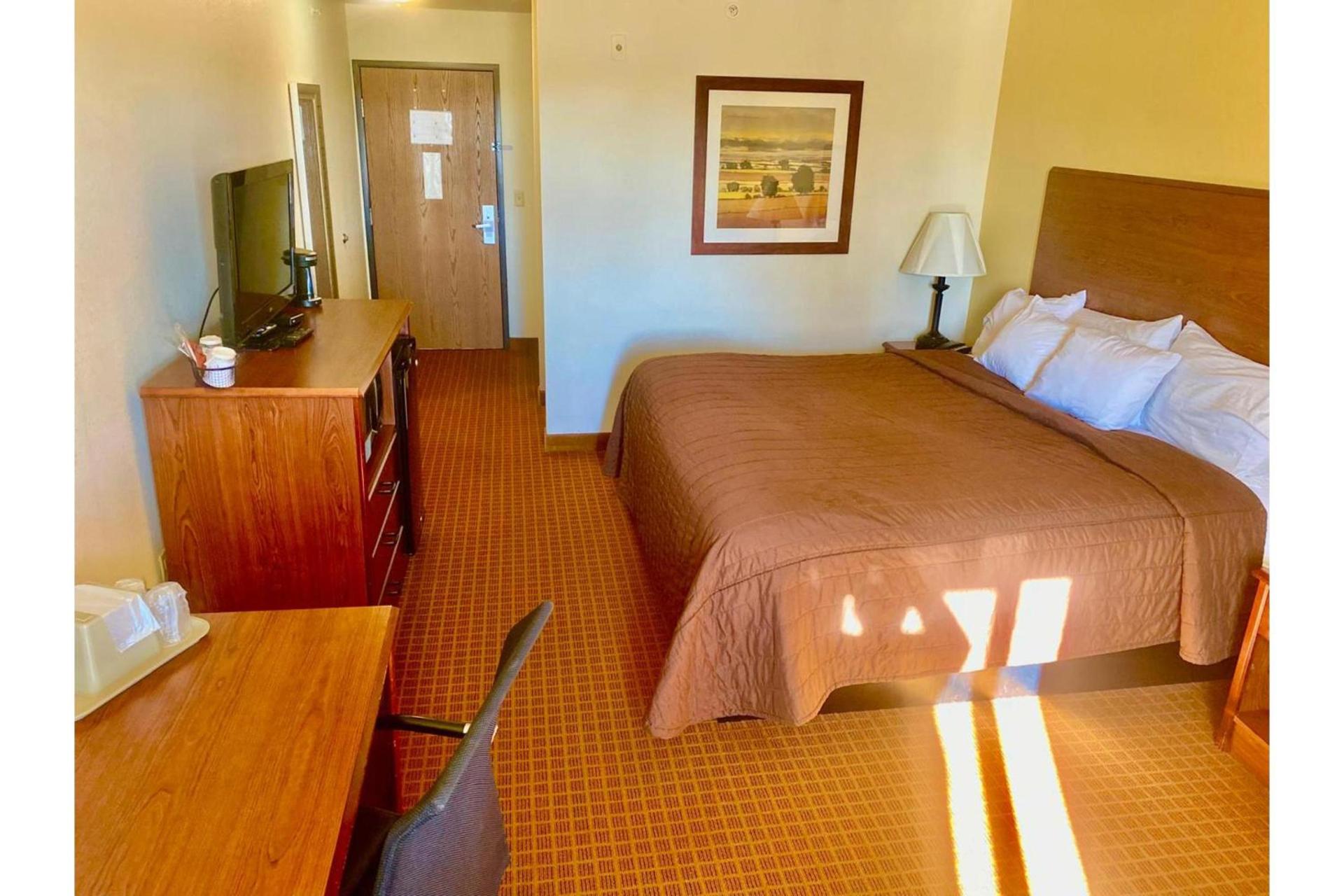 Park View Inn & Suites, Hoisington photo 16