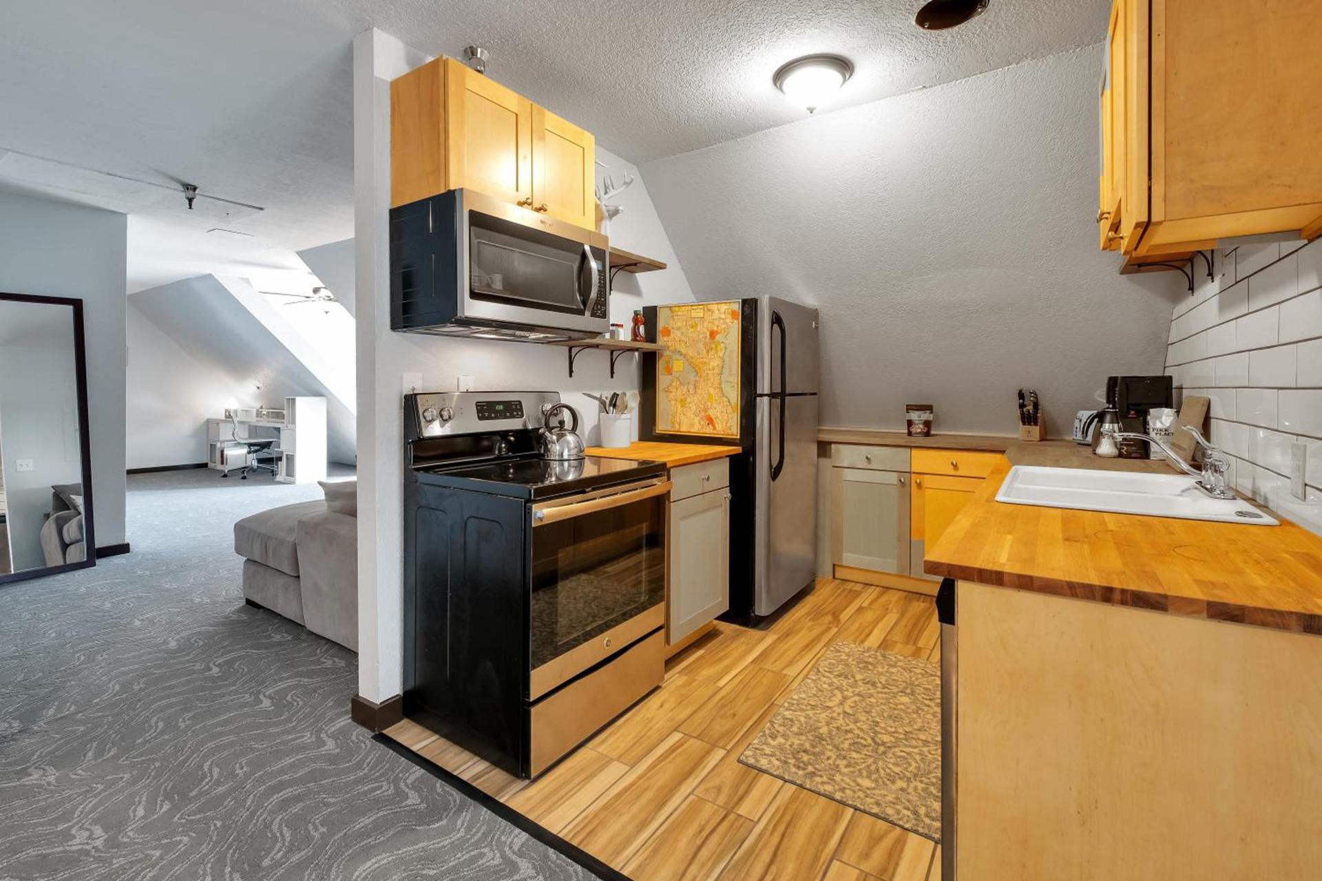 College Inn Hotel photo 64