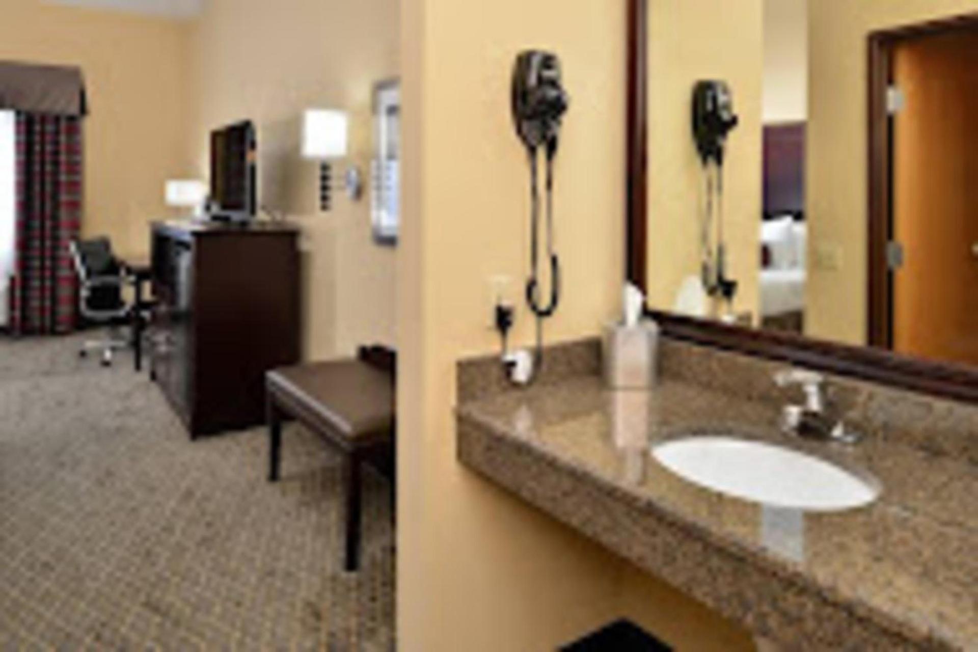 Baymont by Wyndham Ardmore I-35 photo 15
