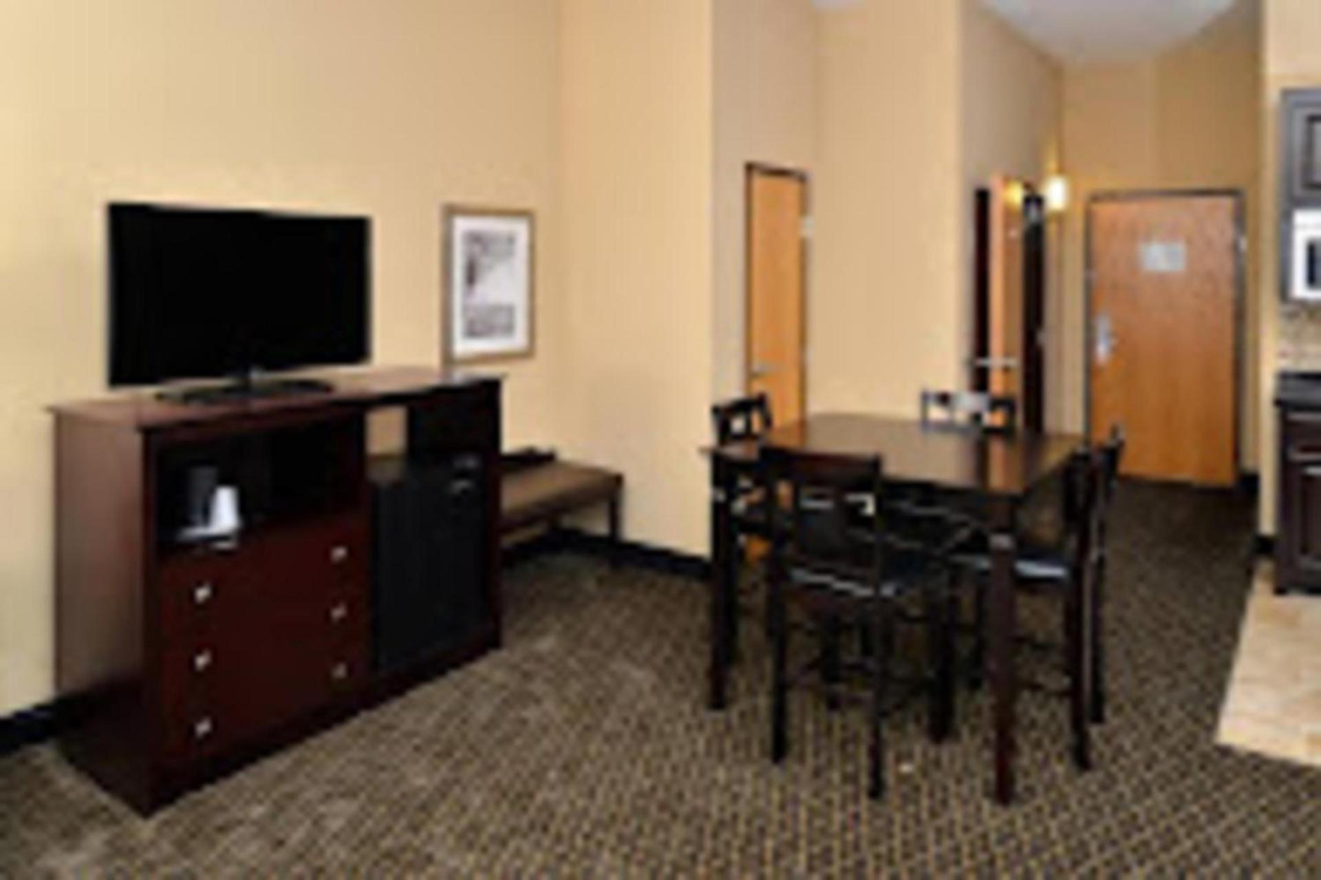 Baymont by Wyndham Ardmore I-35 photo 19