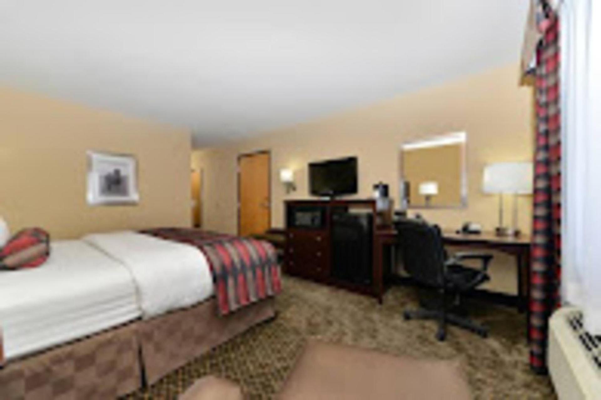 Baymont by Wyndham Ardmore I-35 photo 22