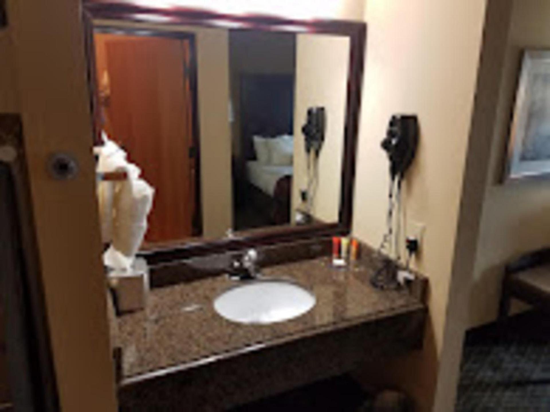 Baymont by Wyndham Ardmore I-35 photo 26